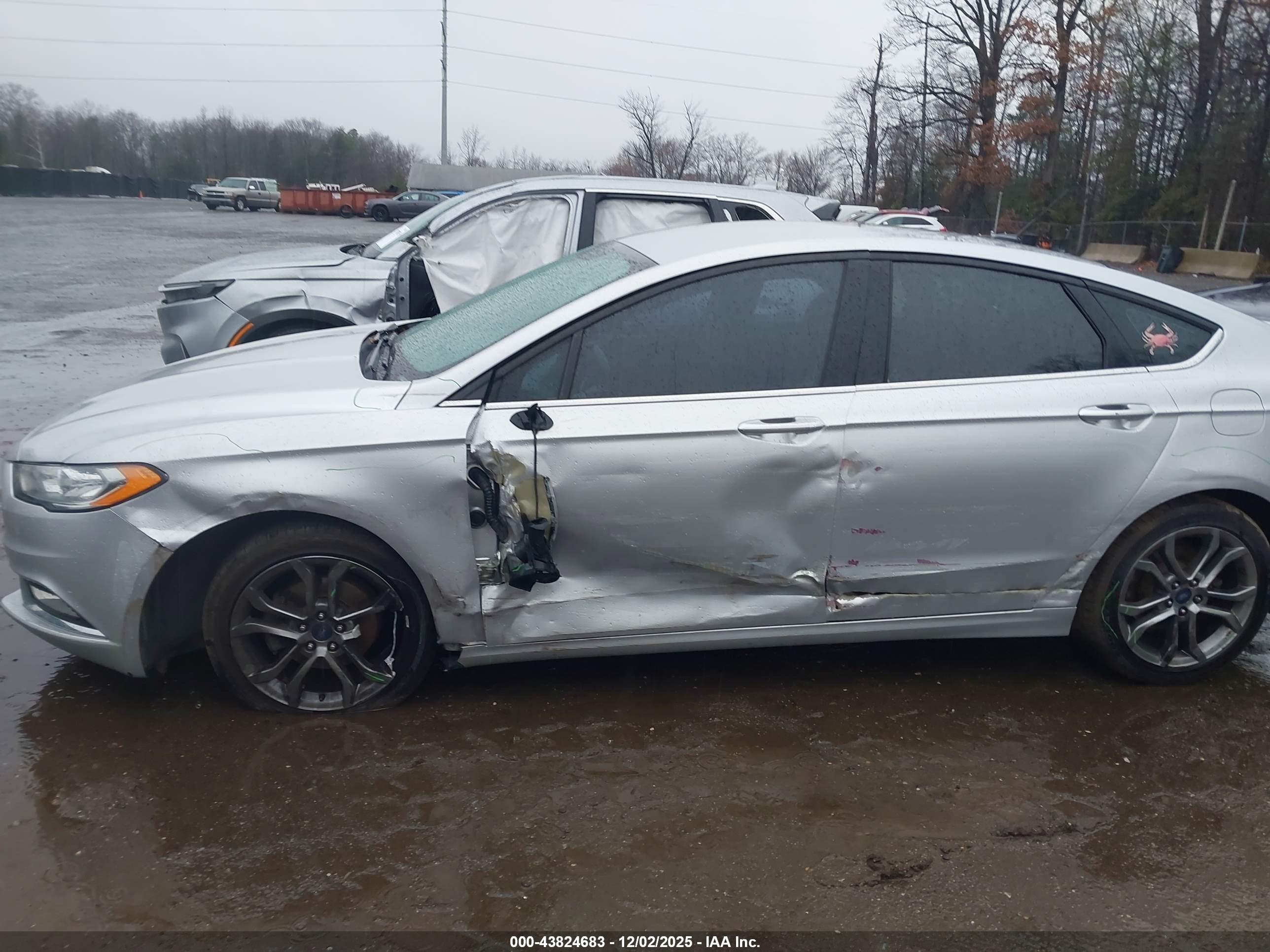 FORD FUSION image 6