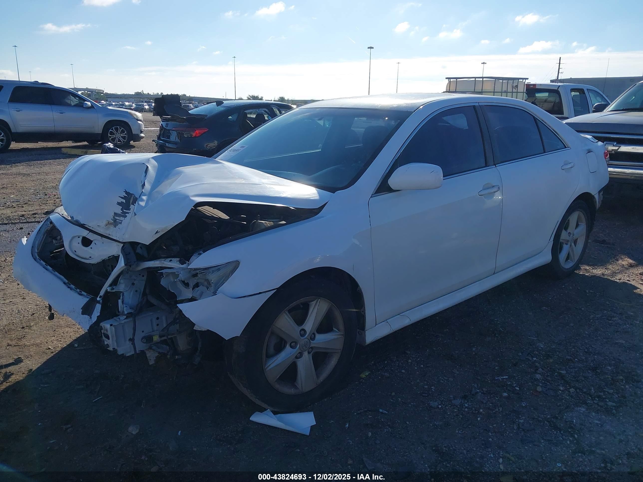 TOYOTA CAMRY image 2