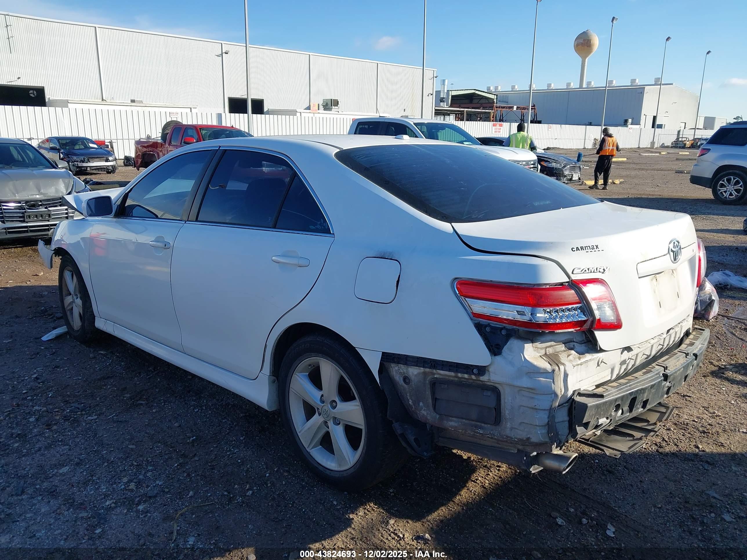 TOYOTA CAMRY image 3