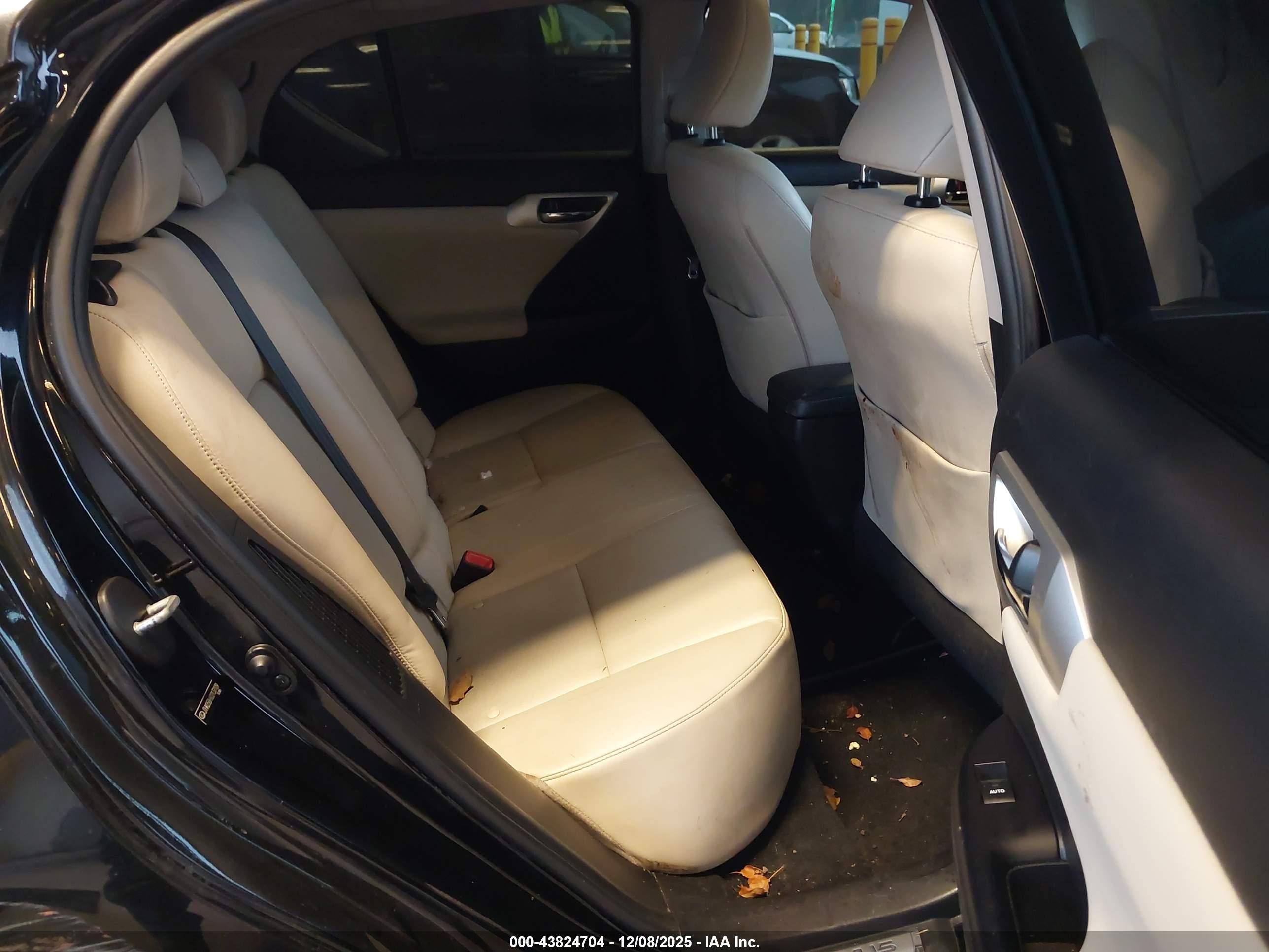 LEXUS CT image 8
