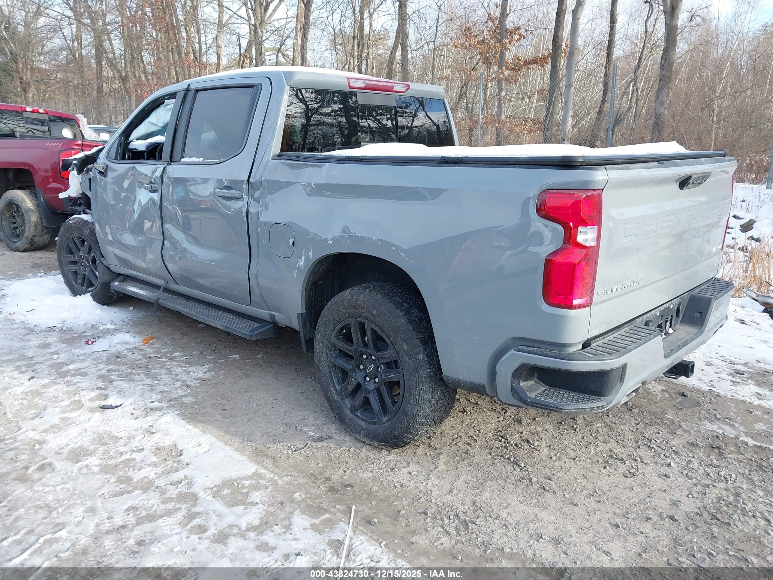 CHEVROLET SILVERADO image 3