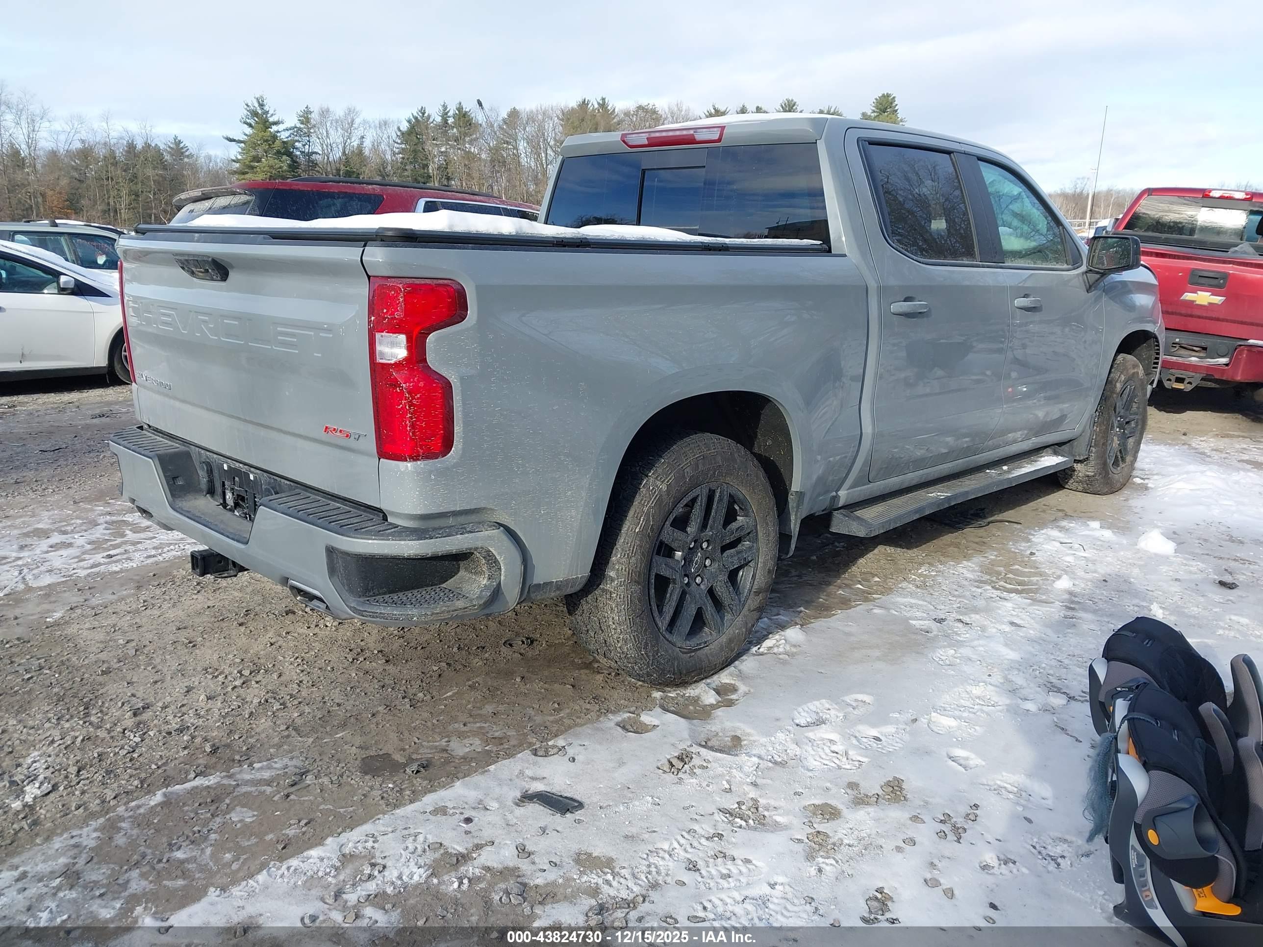 CHEVROLET SILVERADO image 4