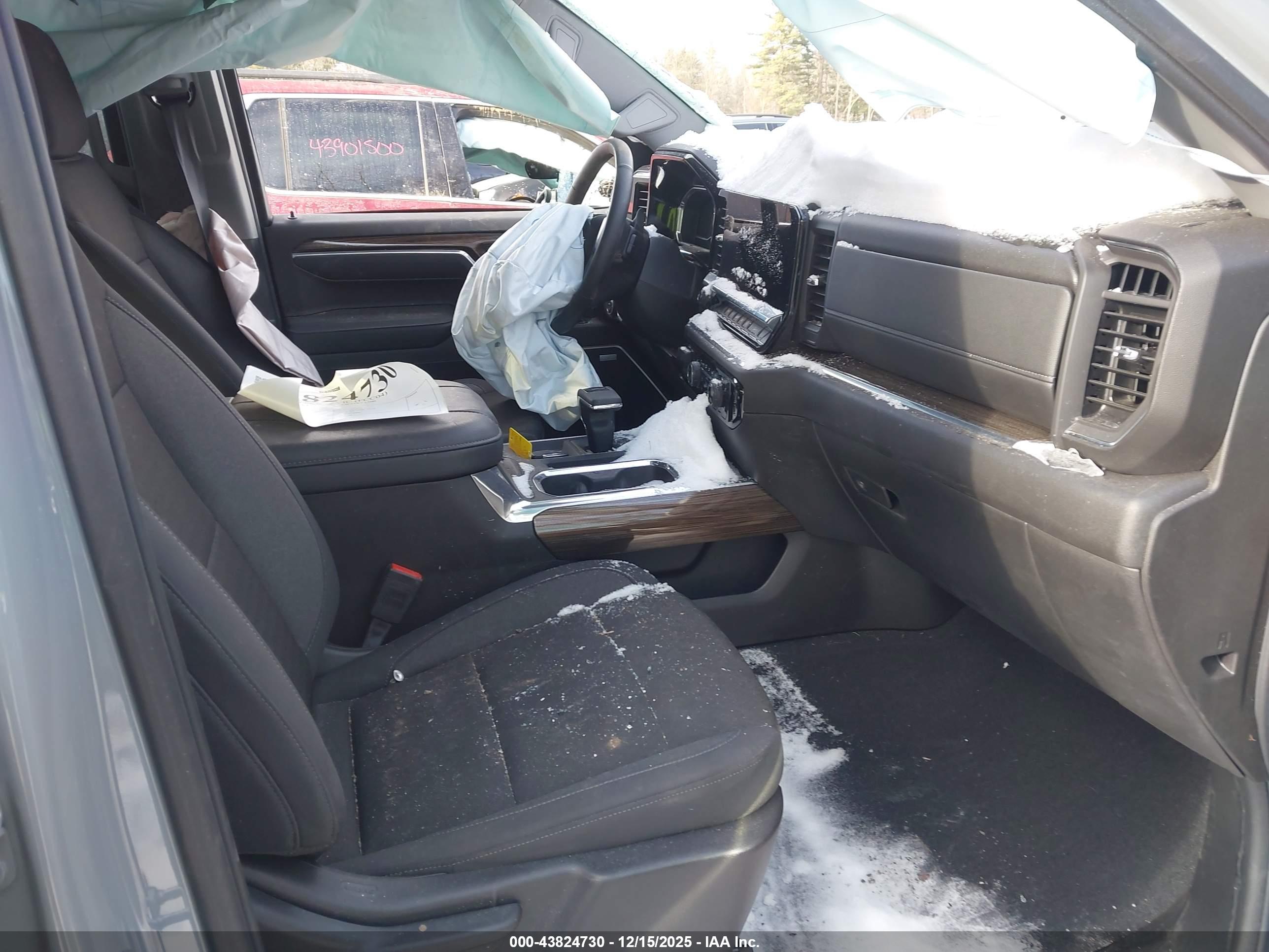 CHEVROLET SILVERADO image 5