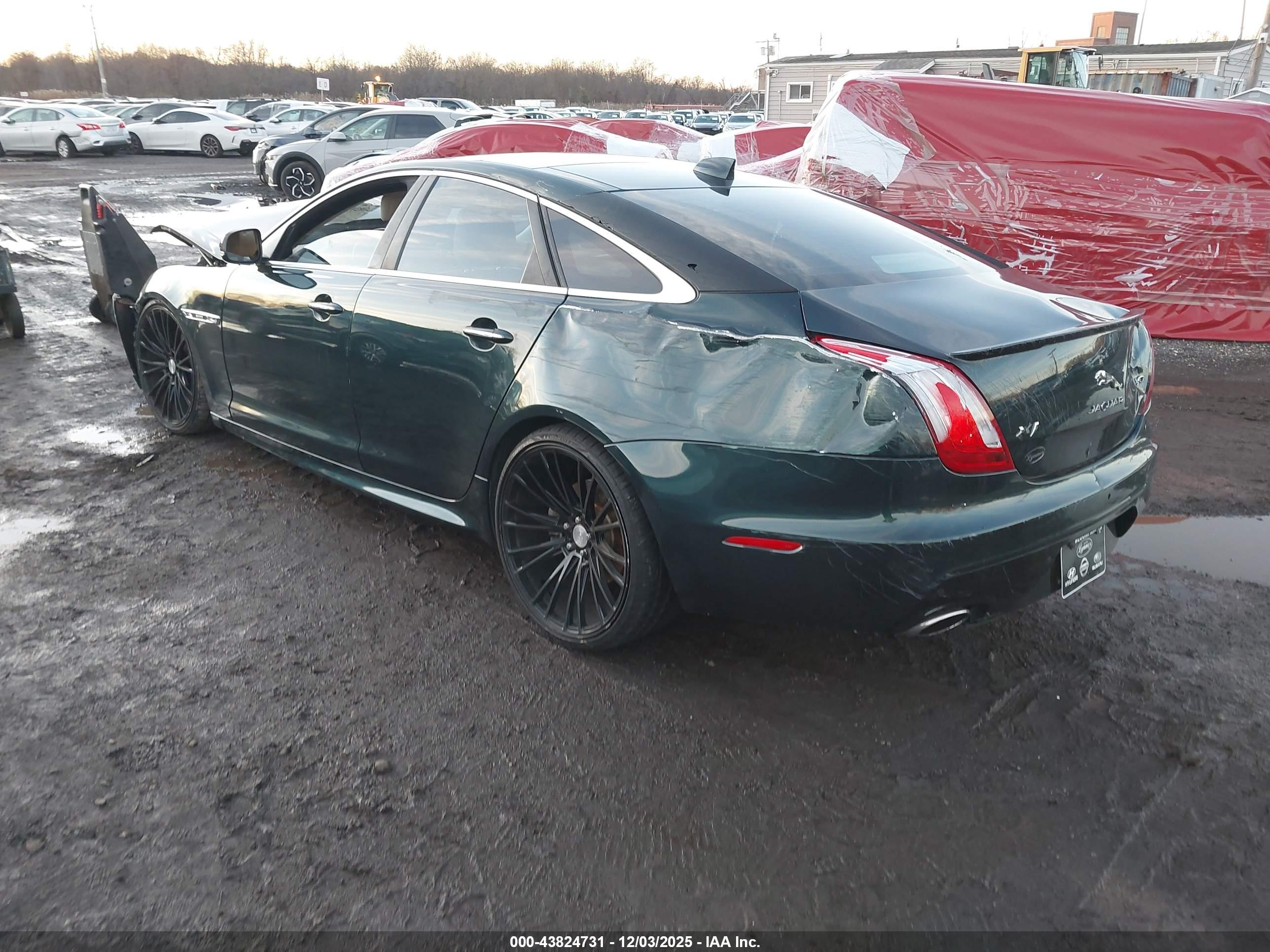 JAGUAR XJ image 3