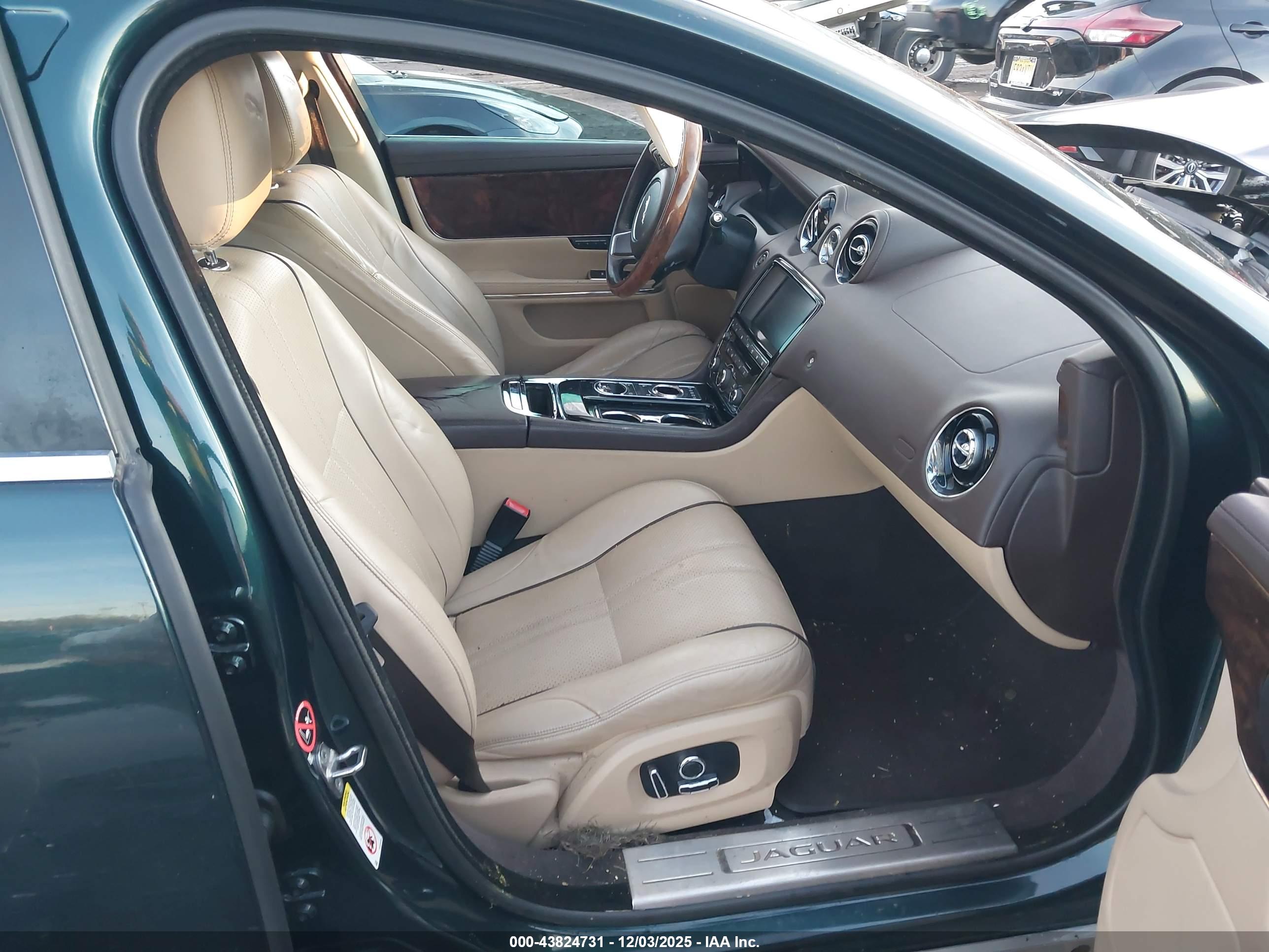 JAGUAR XJ image 5