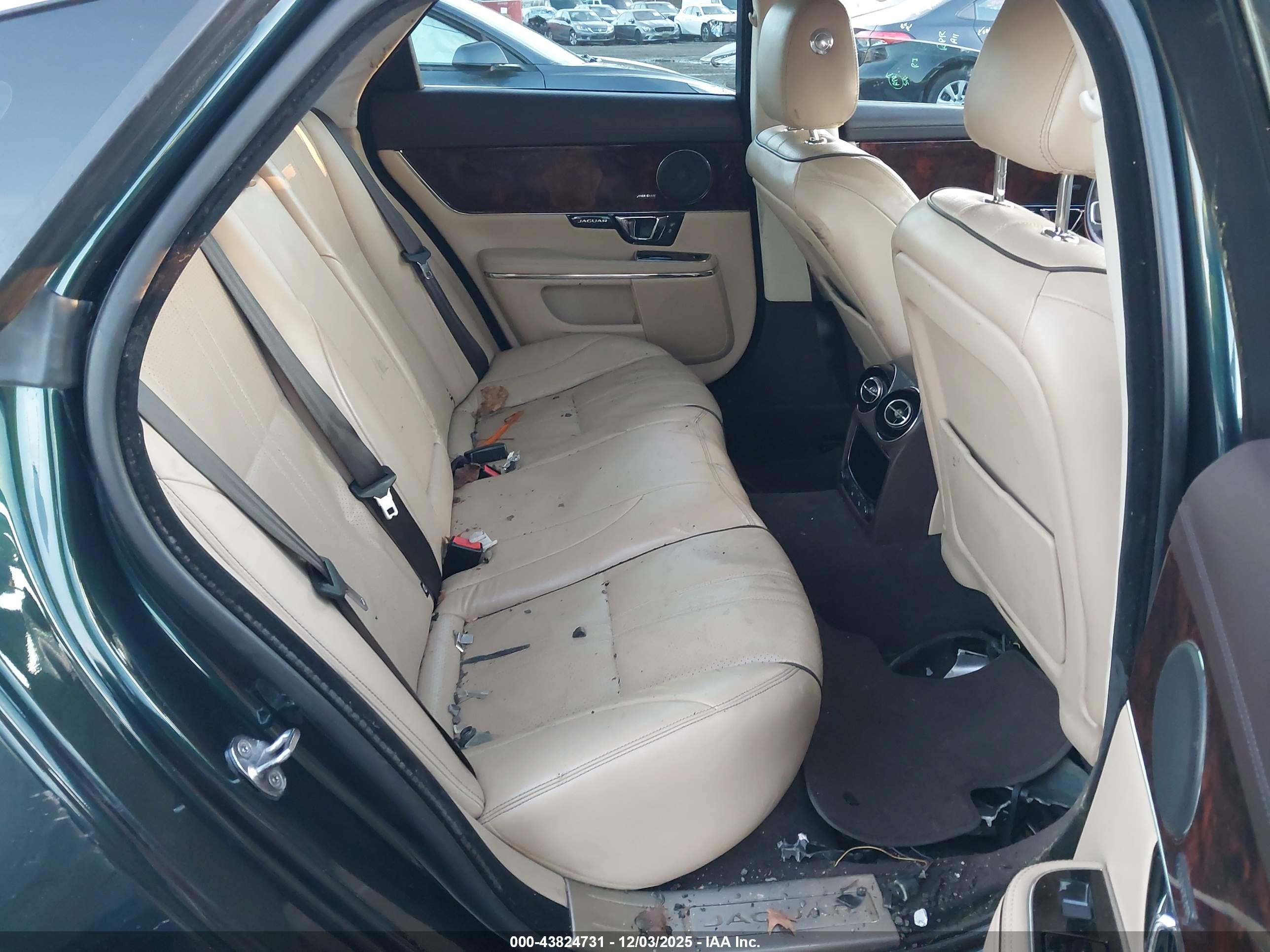 JAGUAR XJ image 8