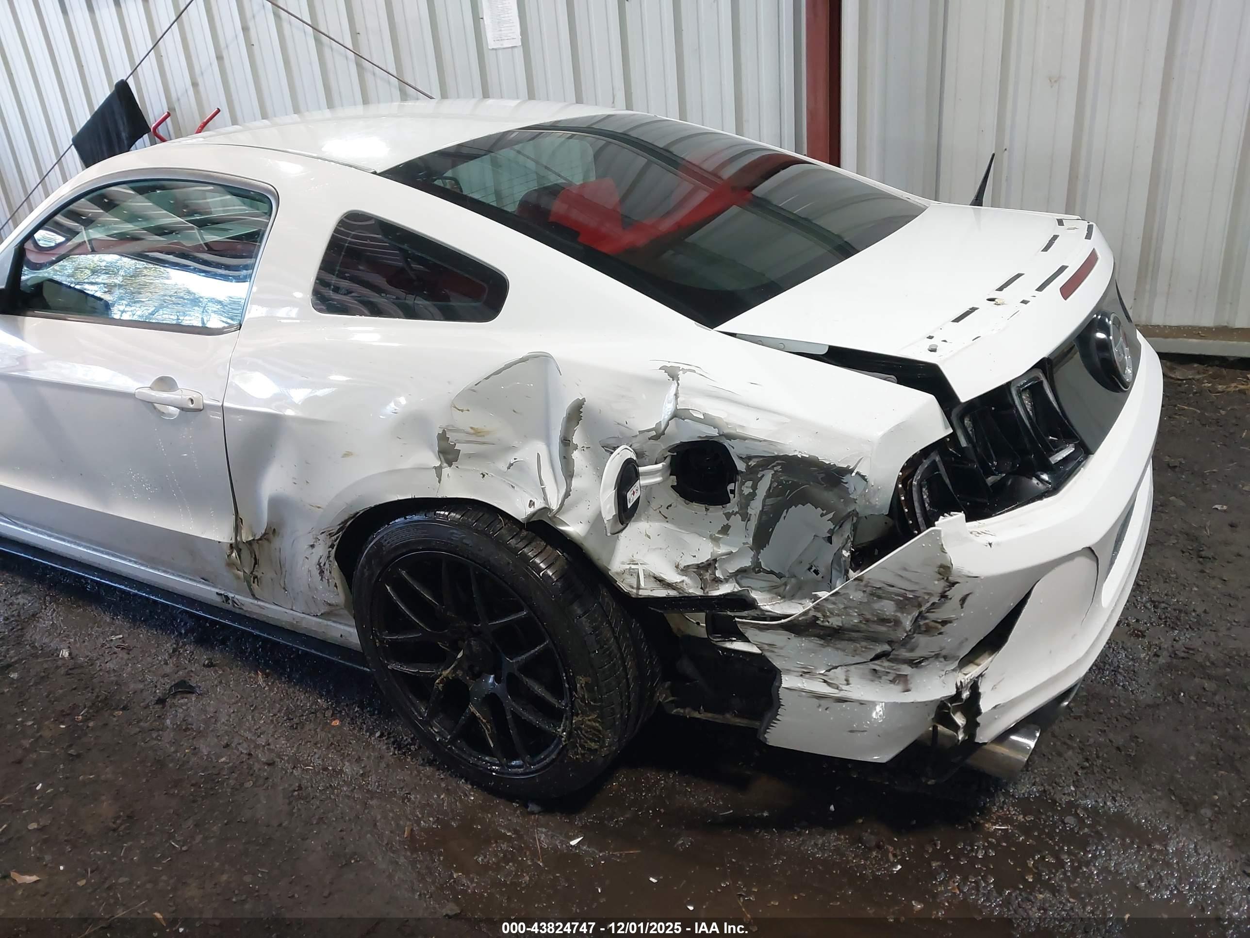 FORD MUSTANG image 6