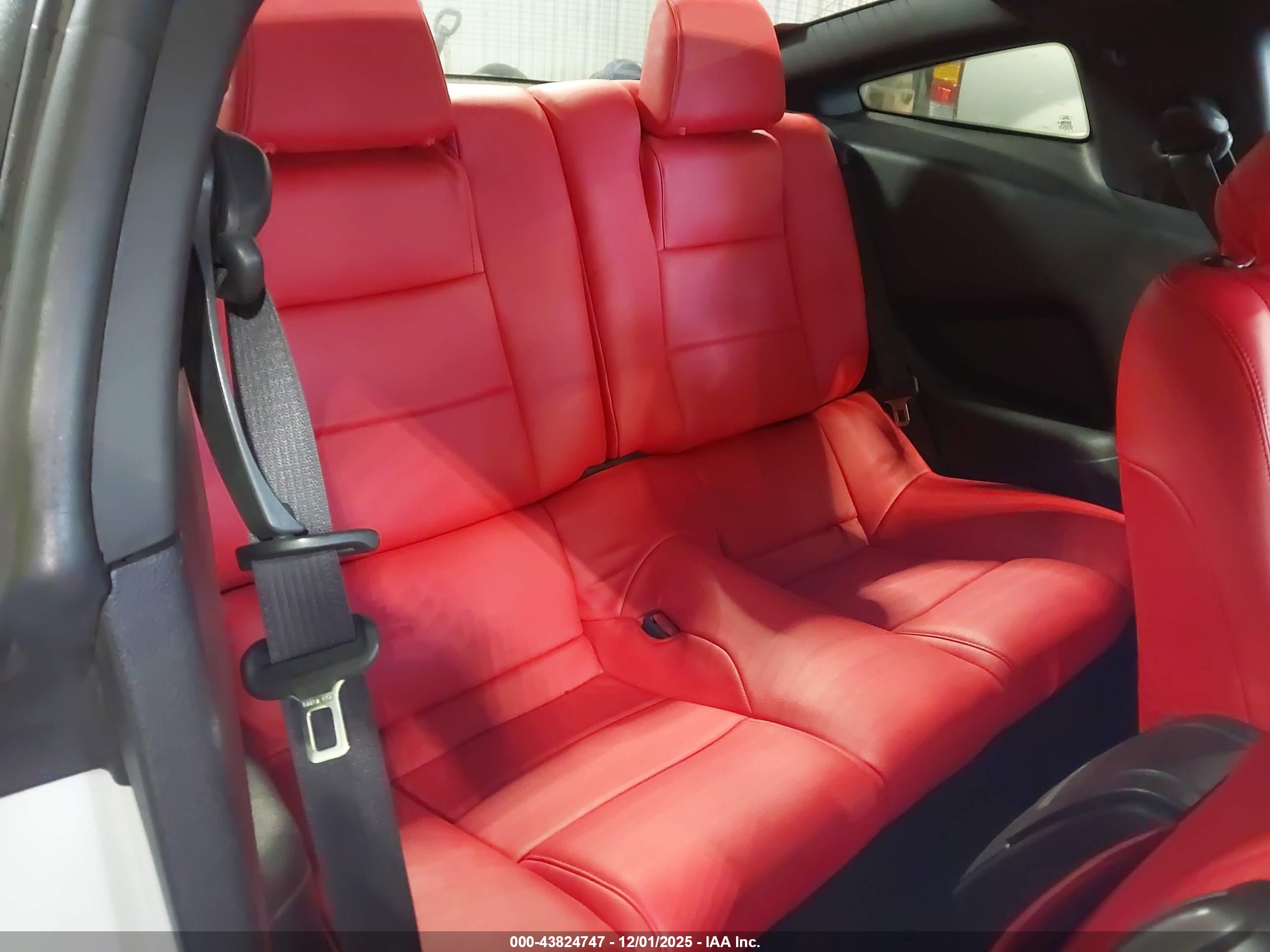 FORD MUSTANG image 8