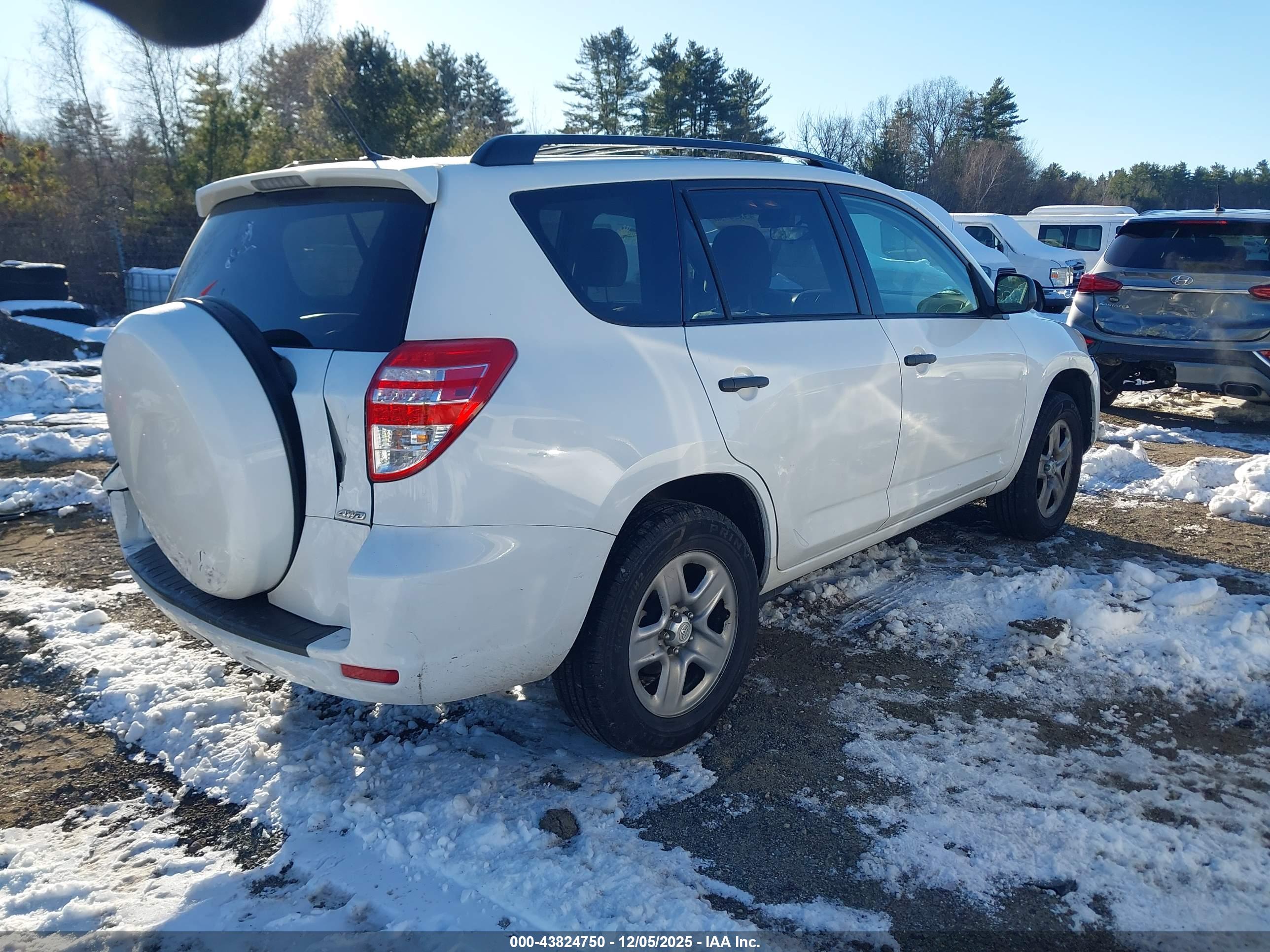 TOYOTA RAV4 image 4