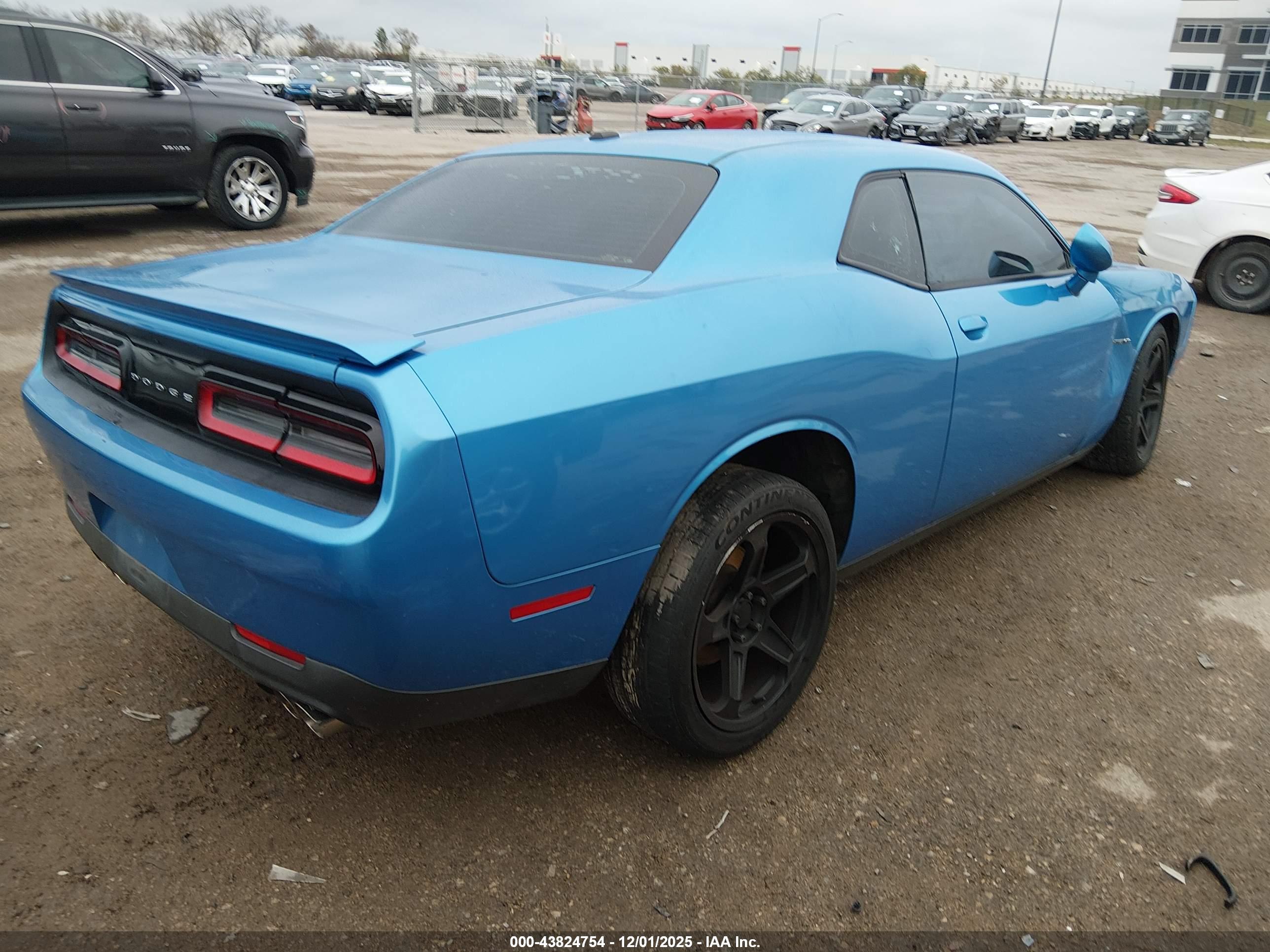 DODGE CHALLENGER image 4