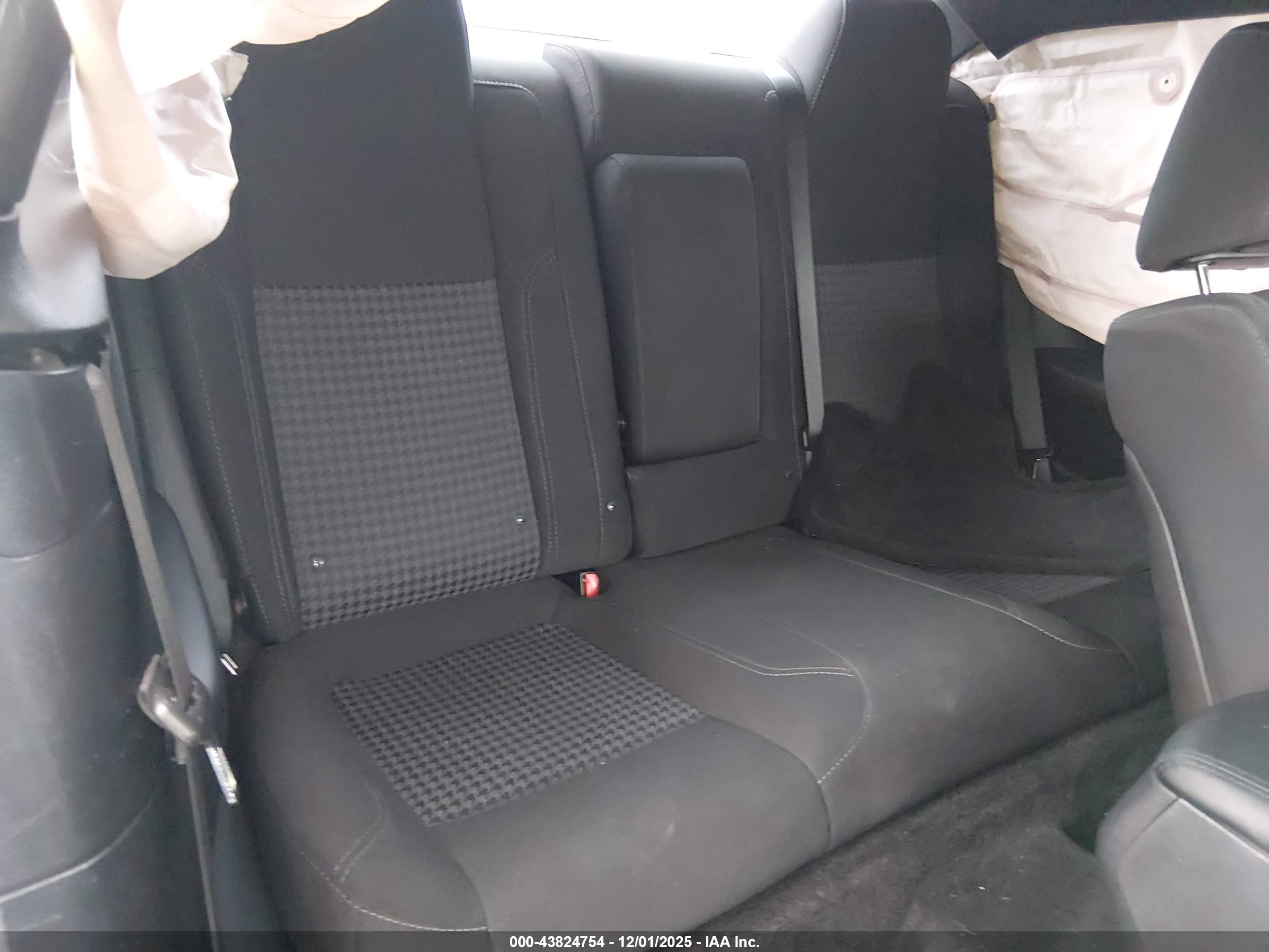DODGE CHALLENGER image 8