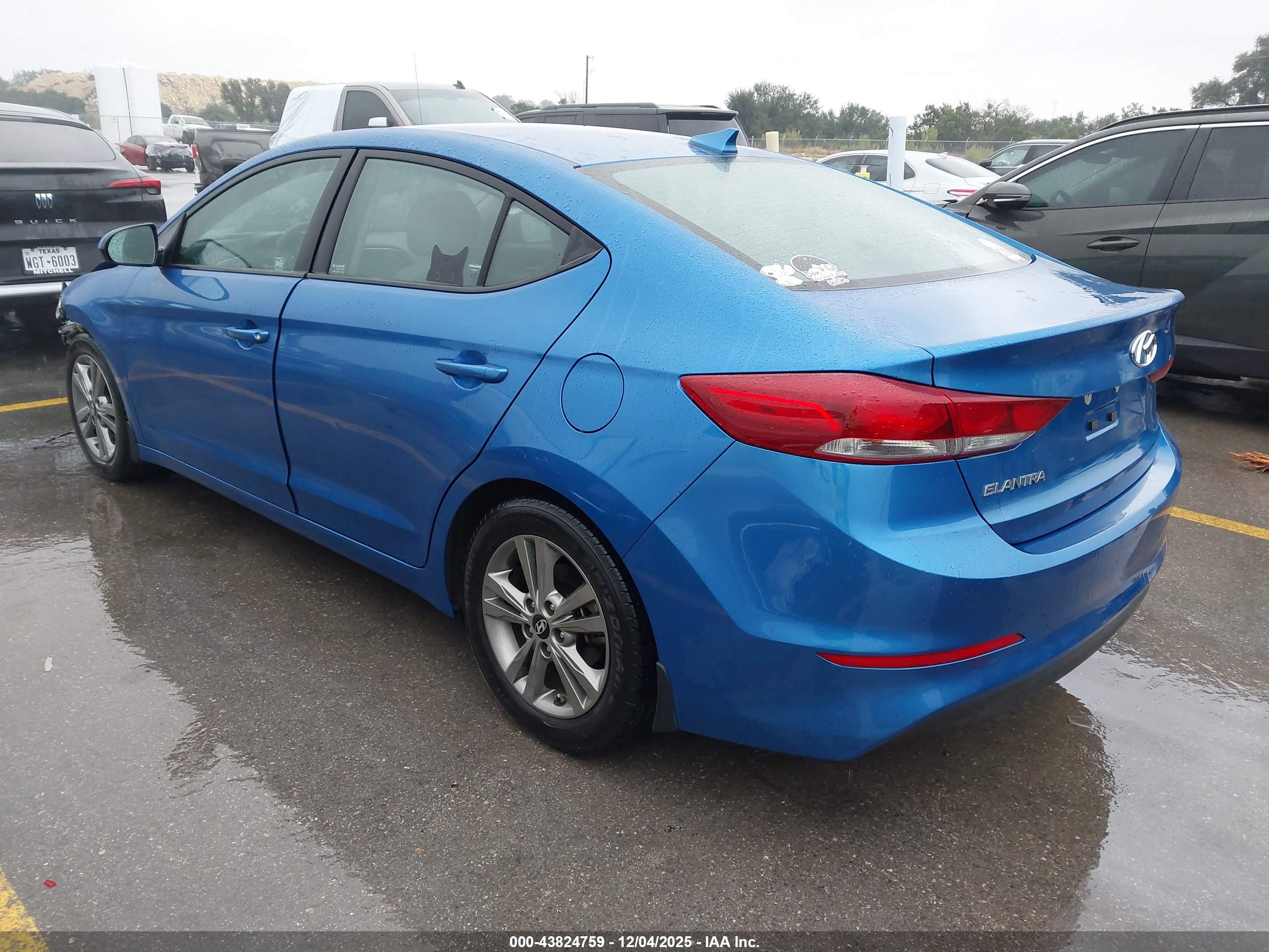 HYUNDAI ELANTRA image 3