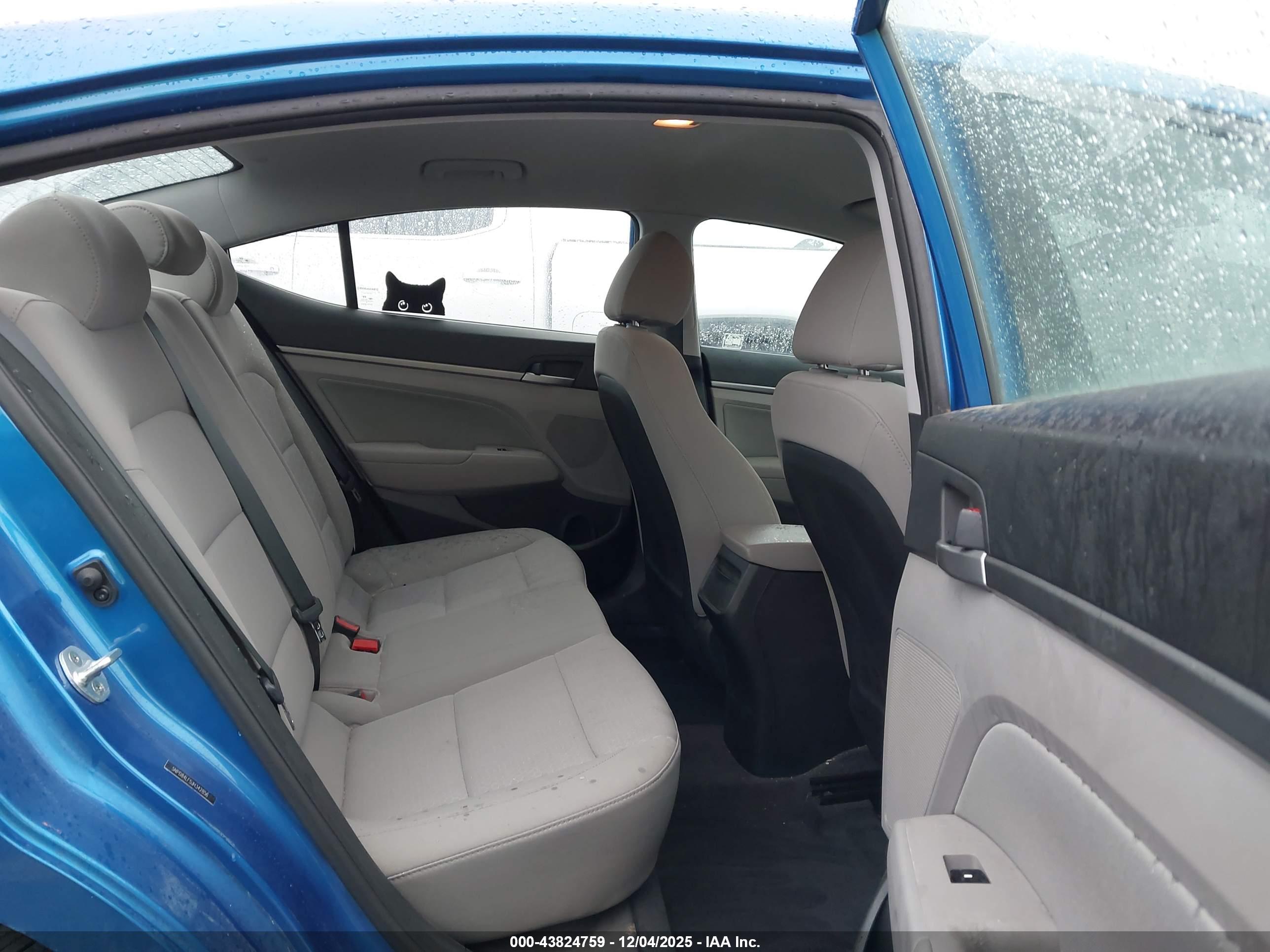 HYUNDAI ELANTRA image 8