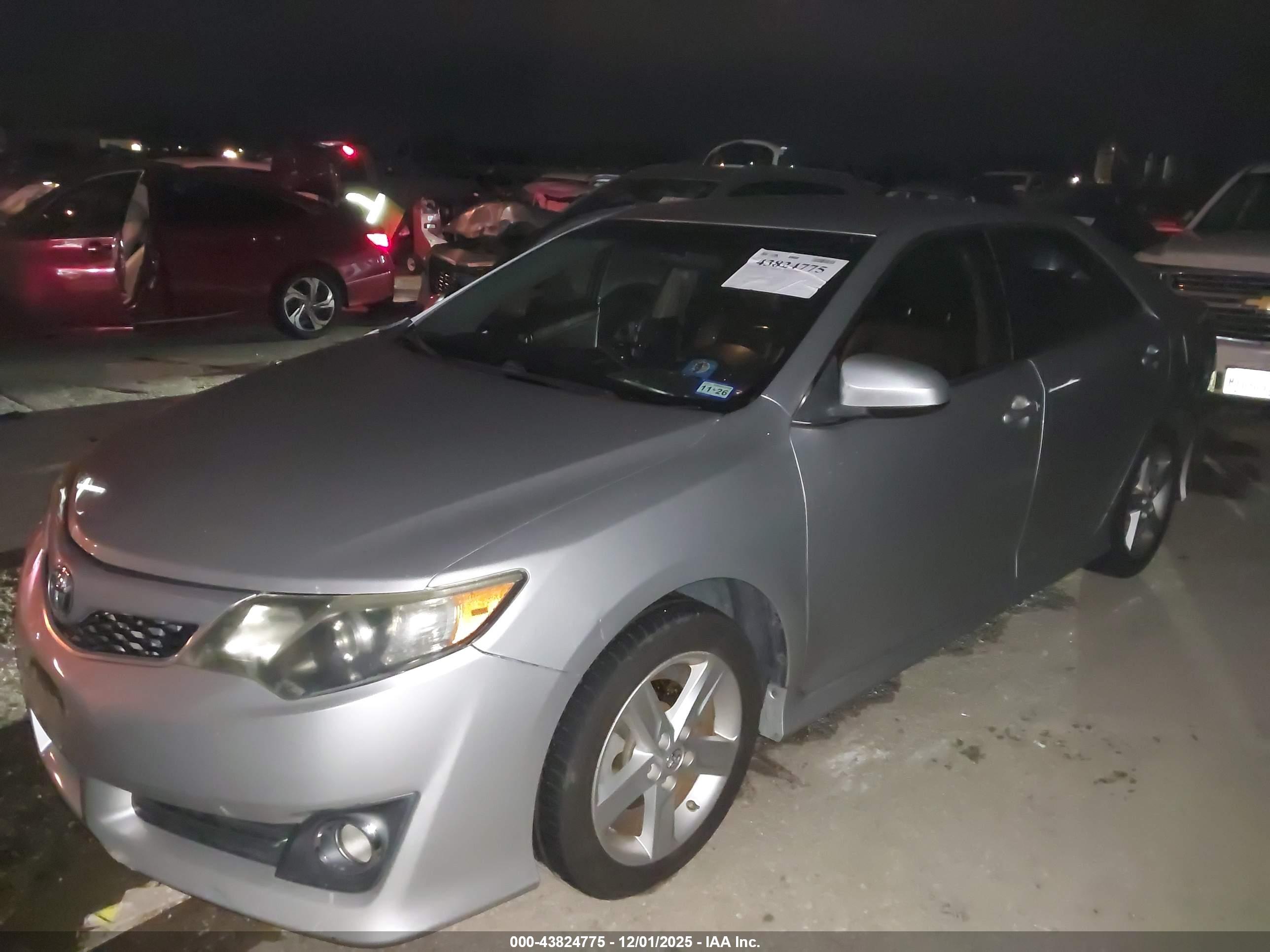 TOYOTA CAMRY image 2