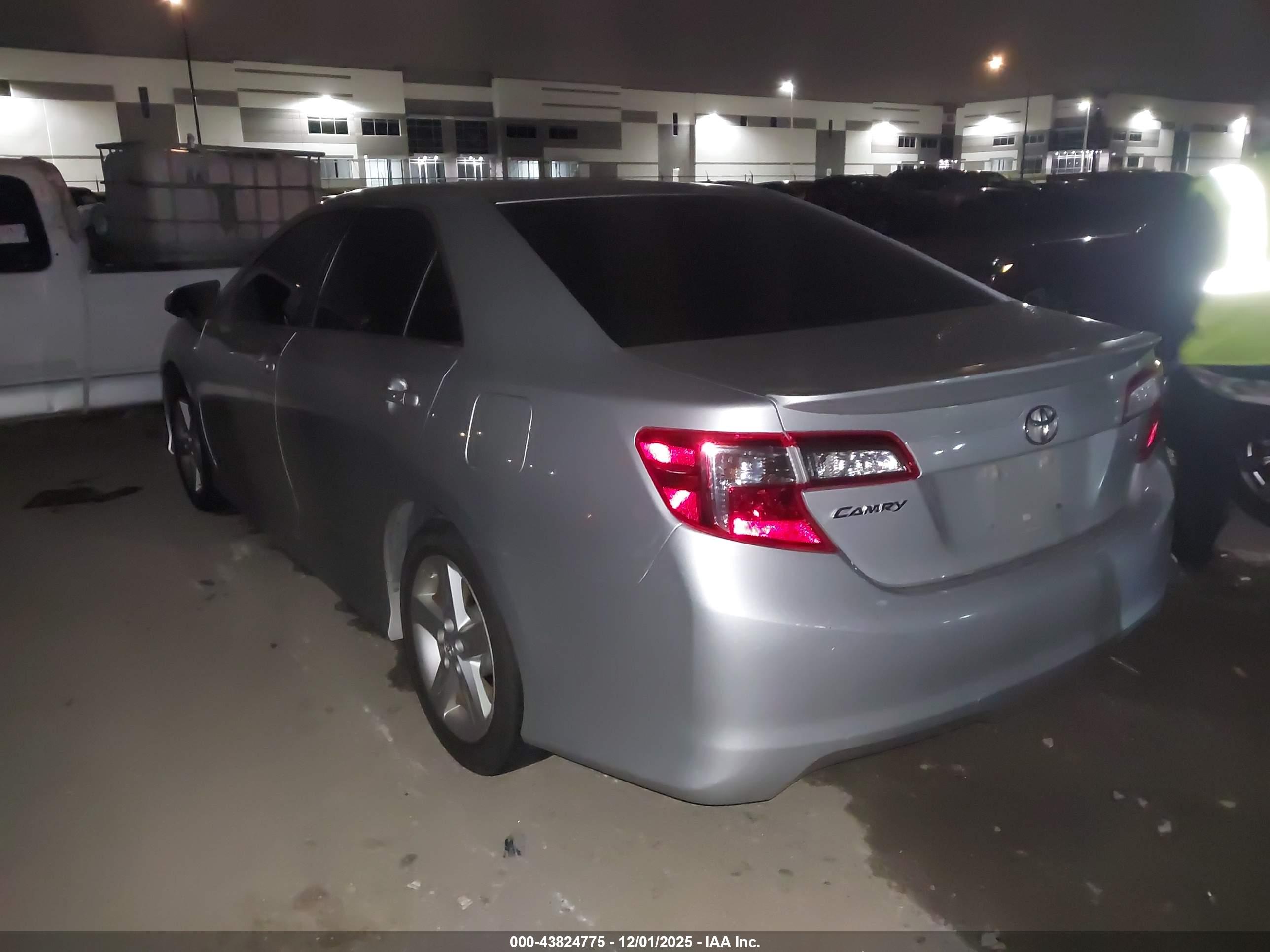 TOYOTA CAMRY image 3