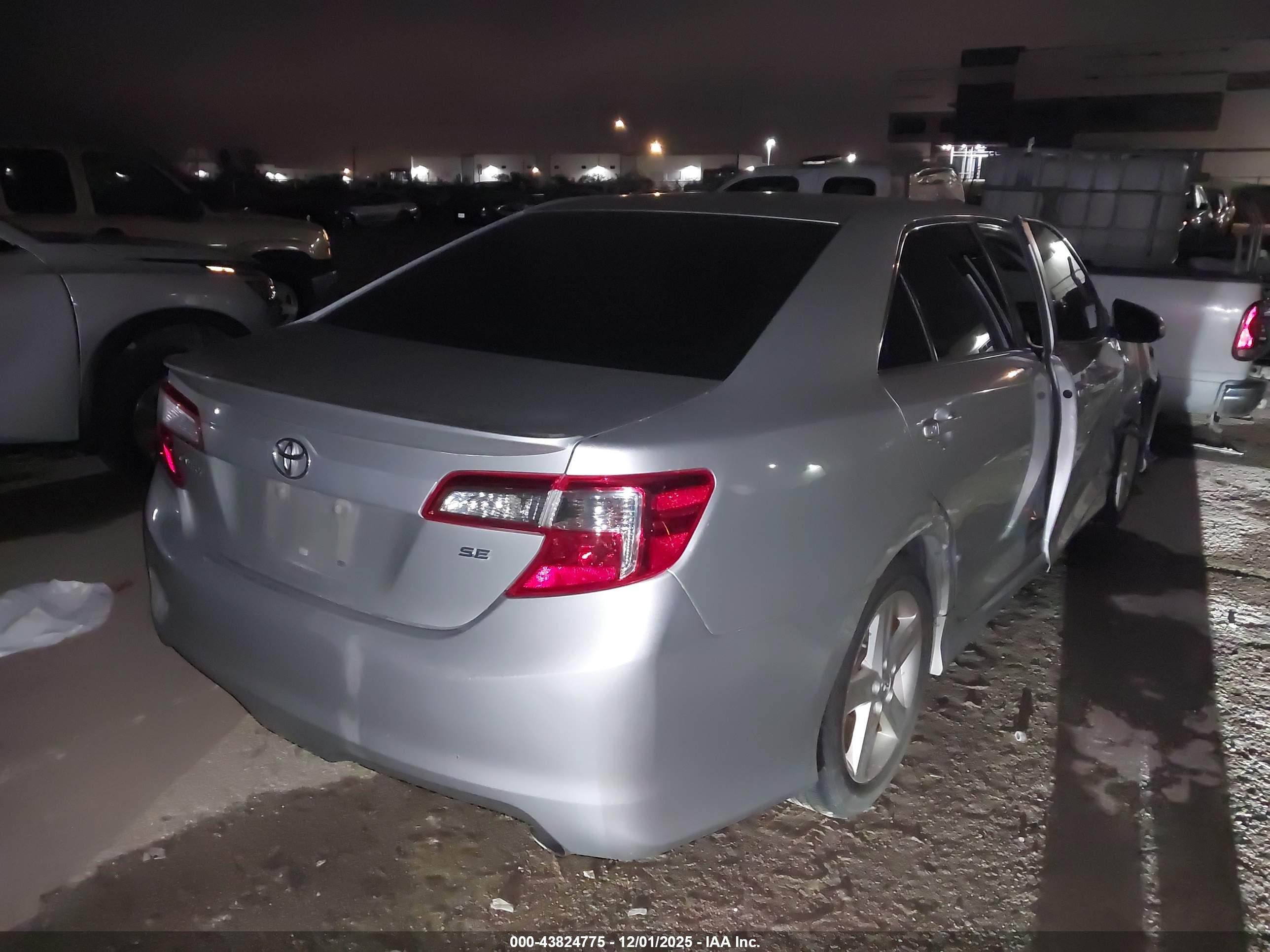 TOYOTA CAMRY image 4