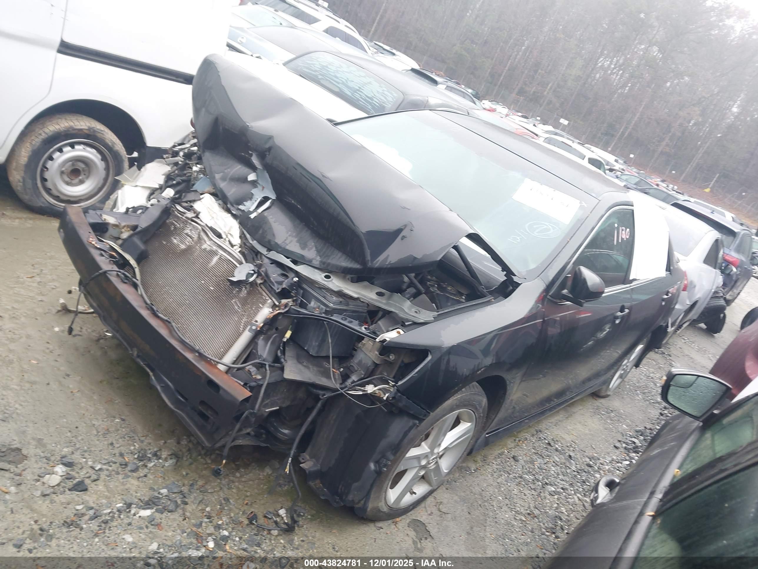 TOYOTA CAMRY image 2