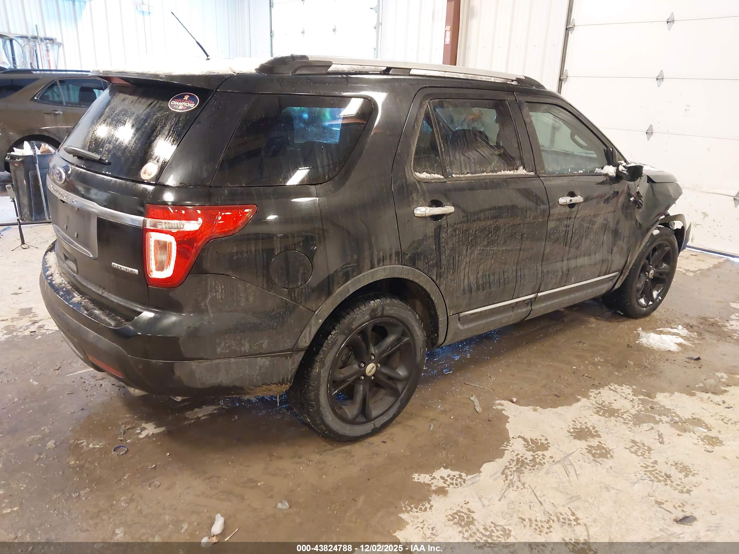 FORD EXPLORER image 4
