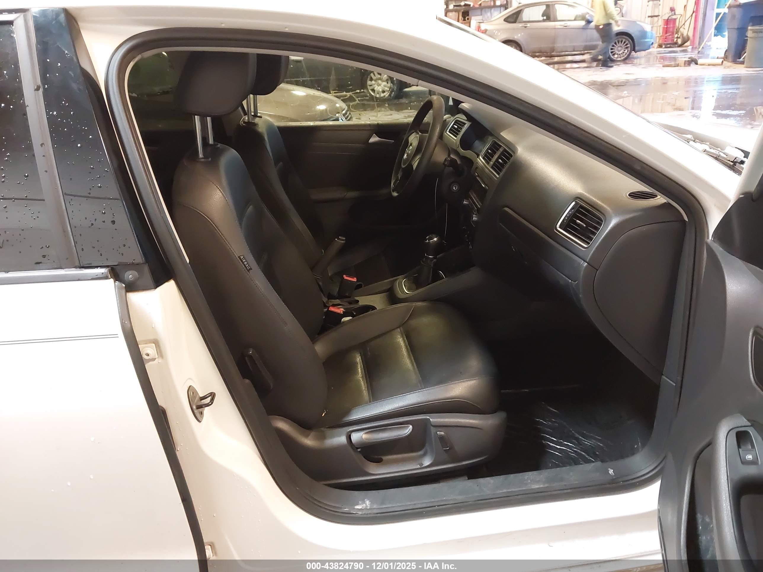 VOLKSWAGEN JETTA image 5