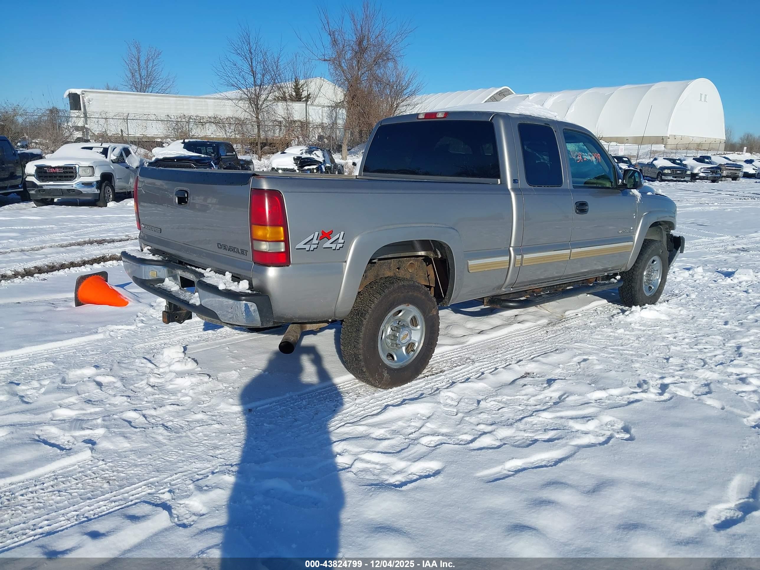 CHEVROLET SILVERADO image 4