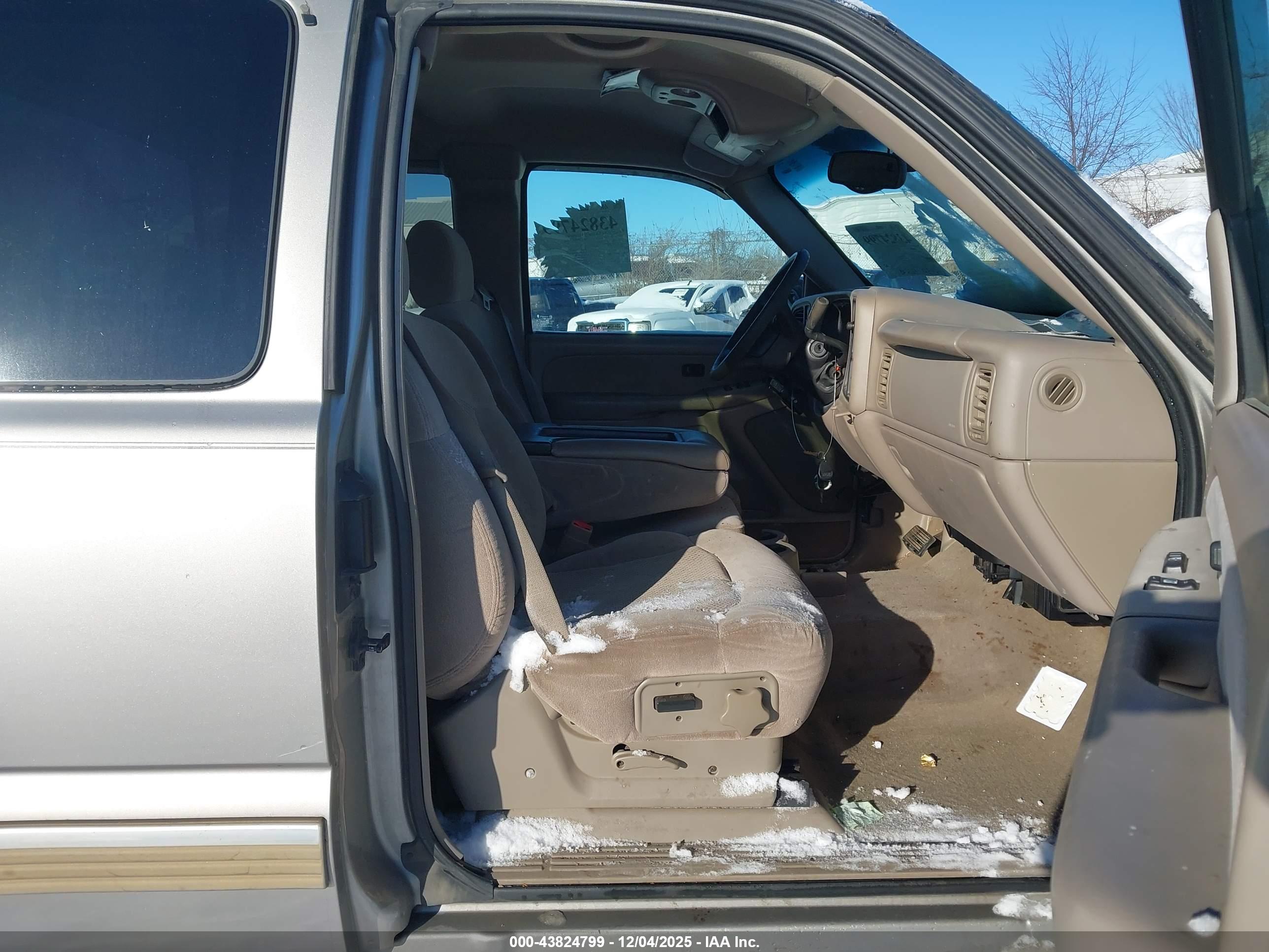 CHEVROLET SILVERADO image 5