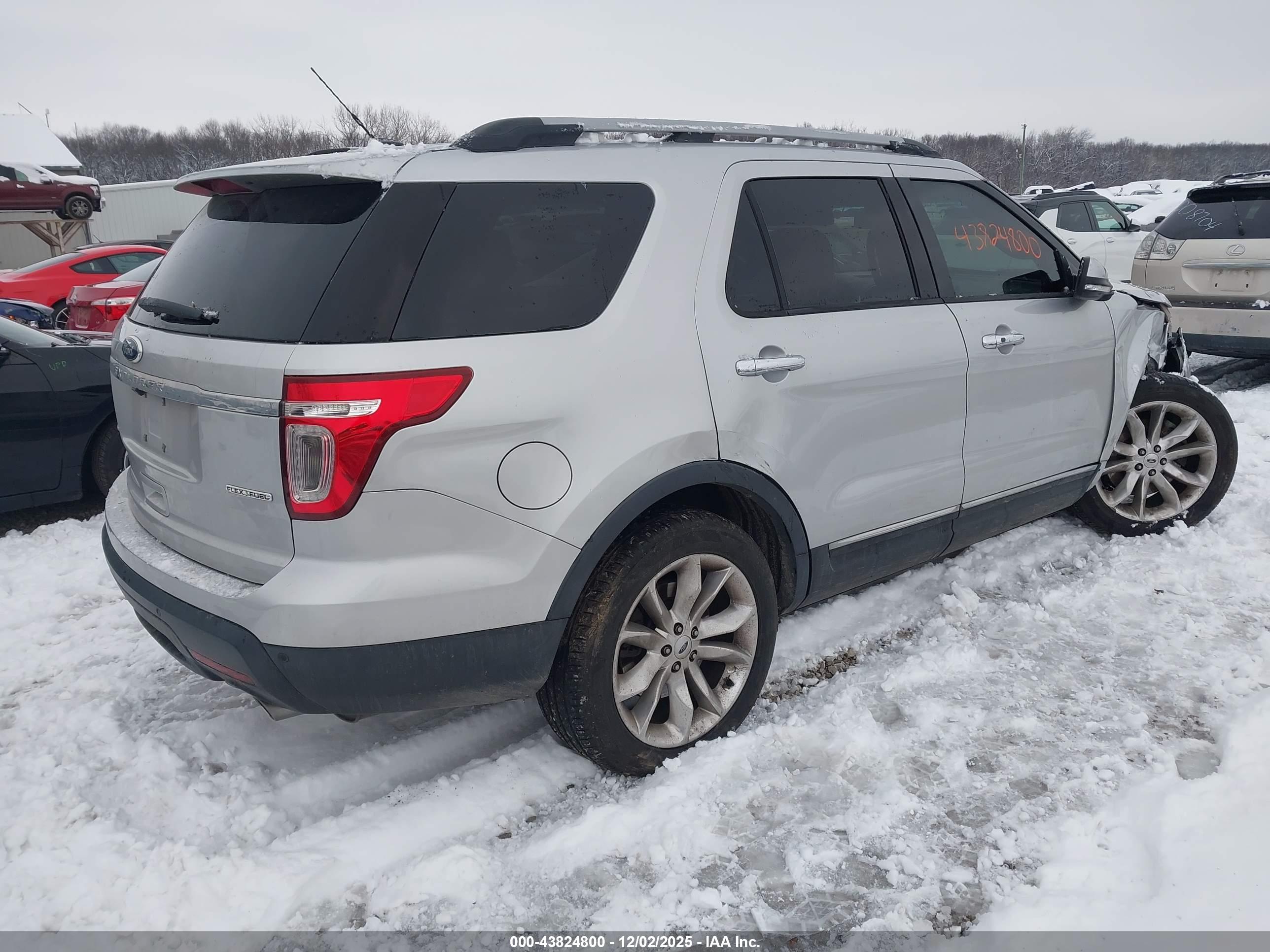 FORD EXPLORER image 4