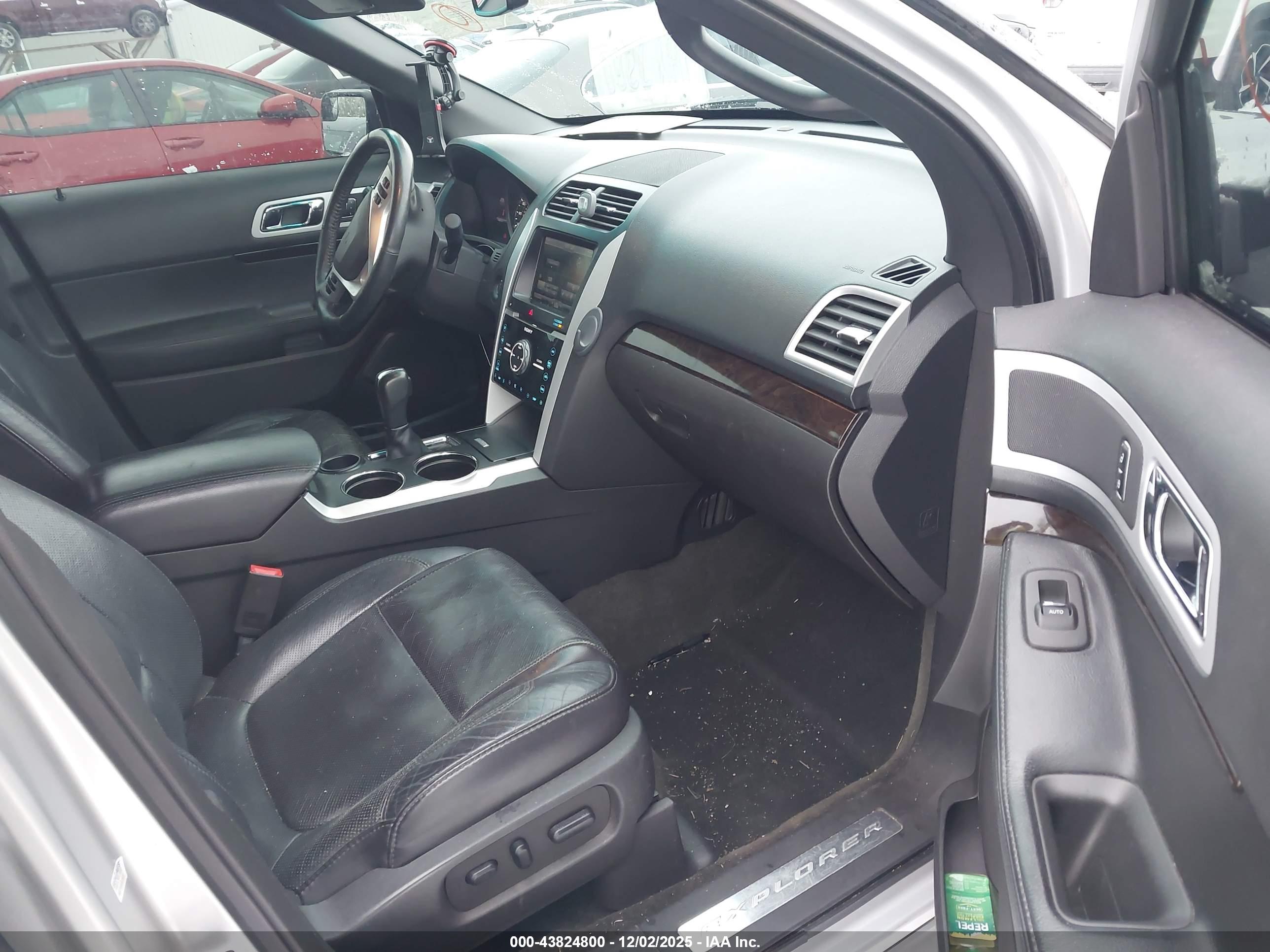FORD EXPLORER image 5