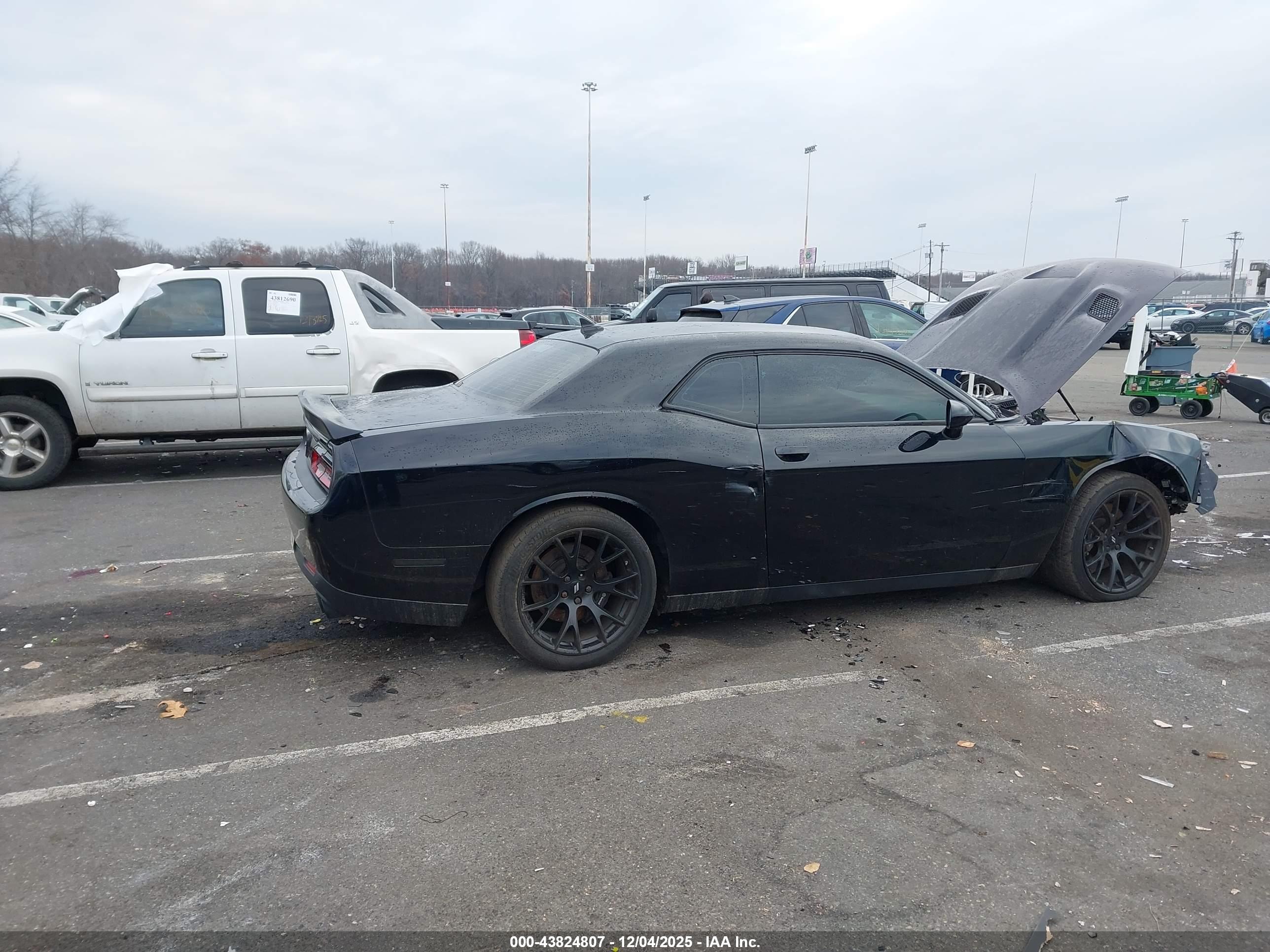 DODGE CHALLENGER image 4