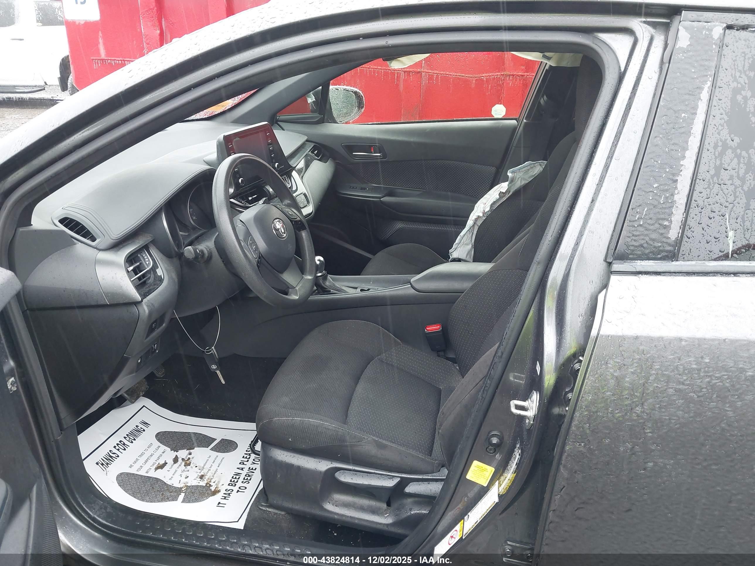 TOYOTA C-HR image 5