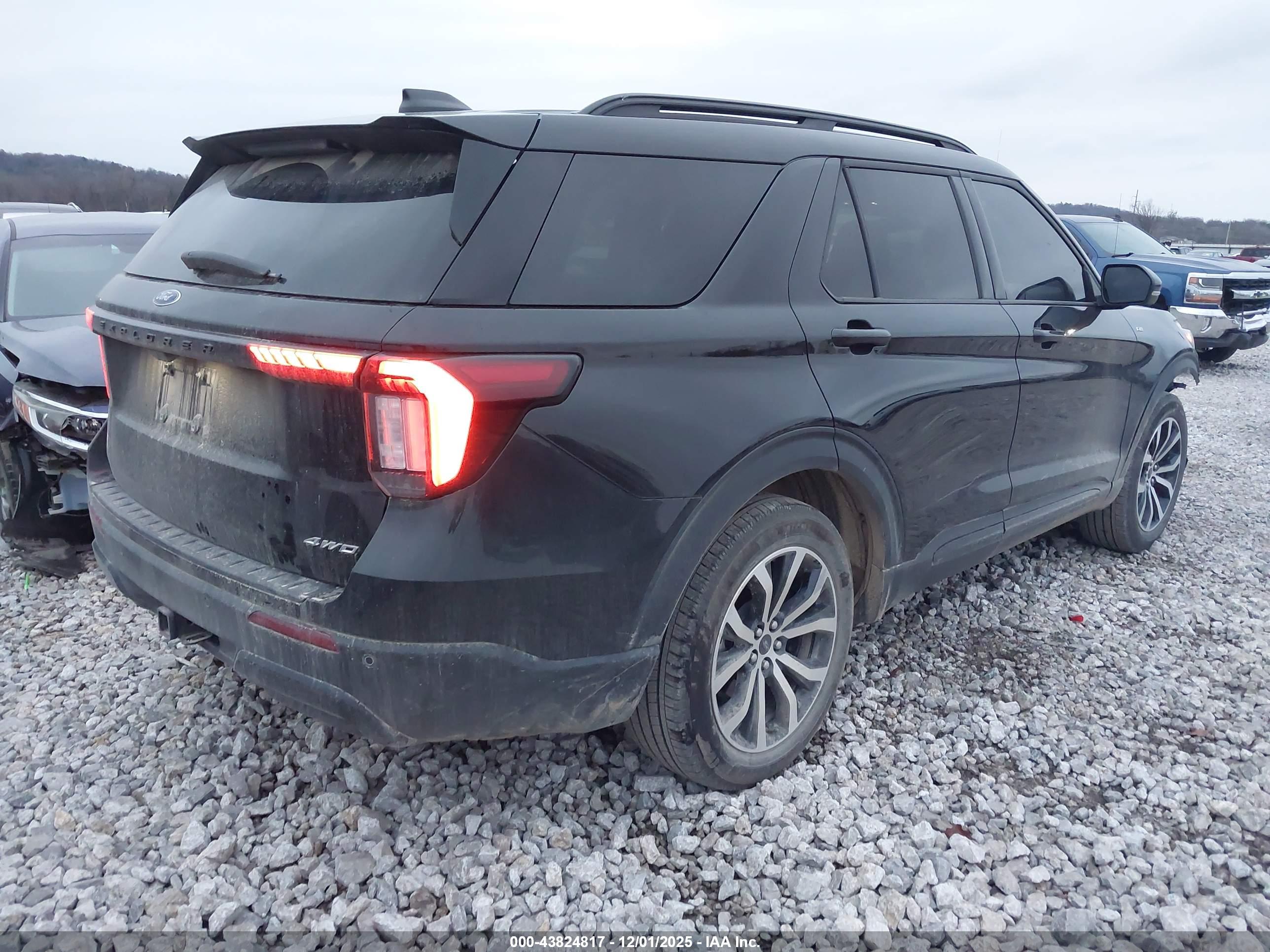 FORD EXPLORER image 4