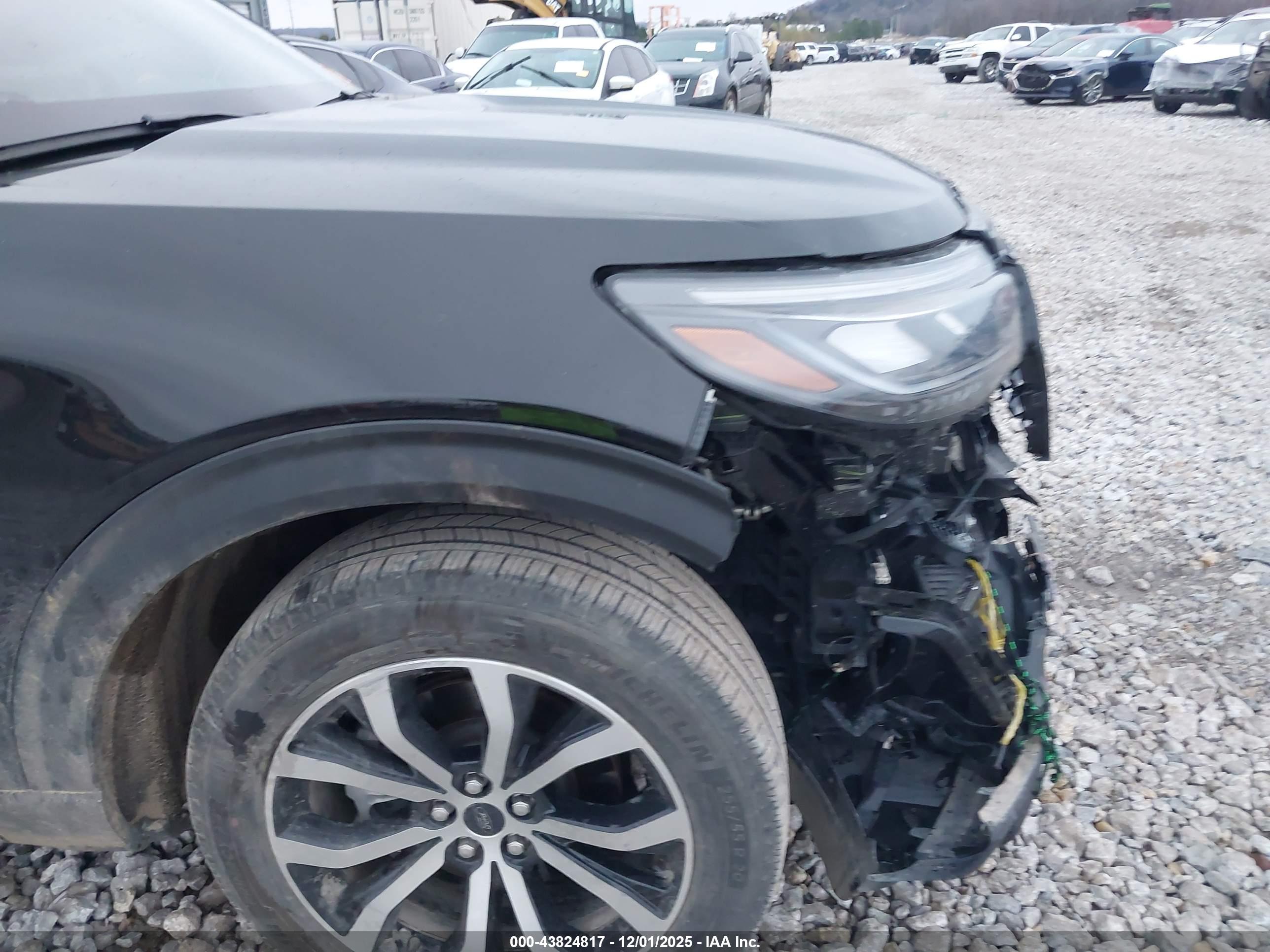 FORD EXPLORER image 6