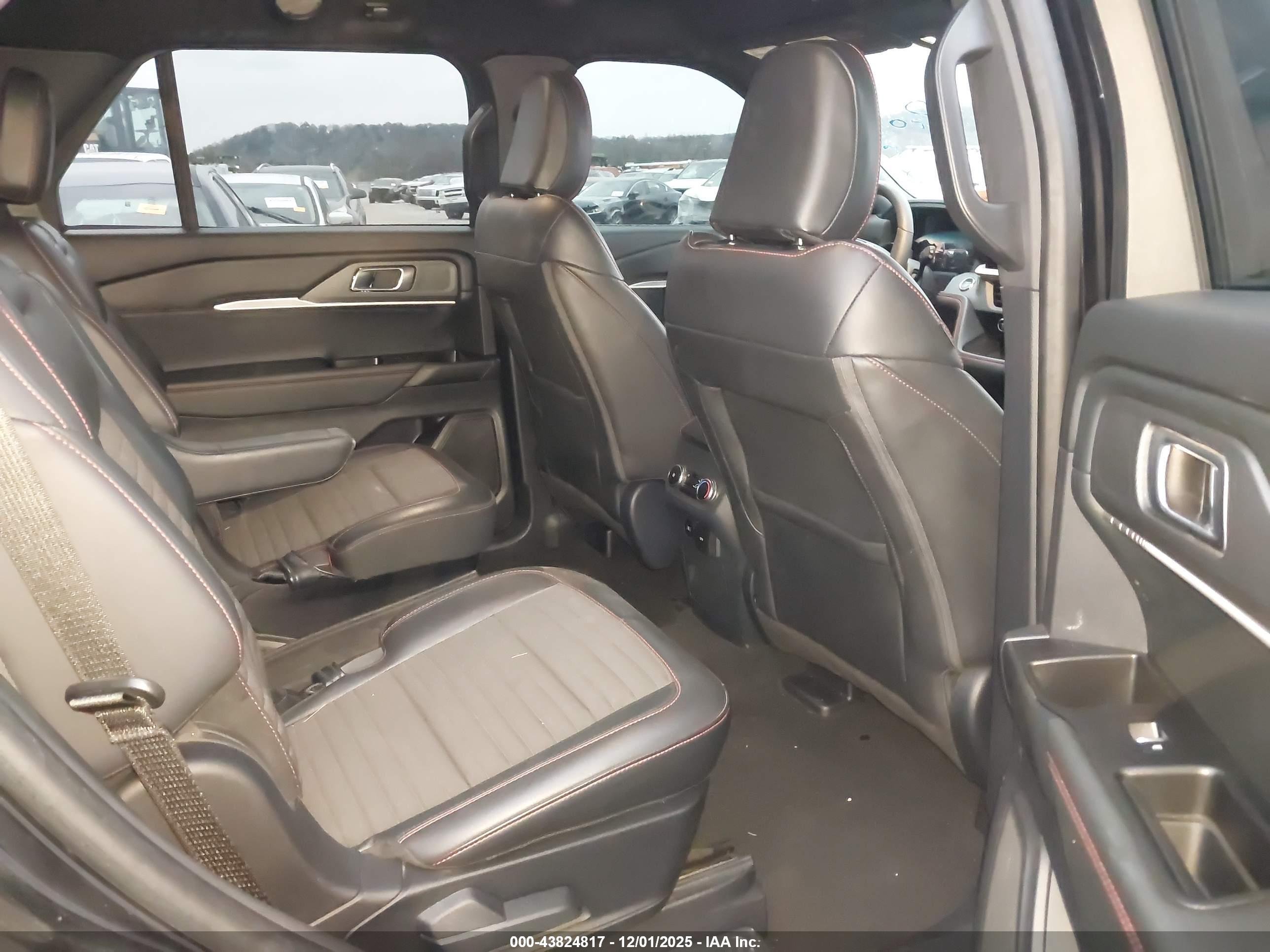 FORD EXPLORER image 8
