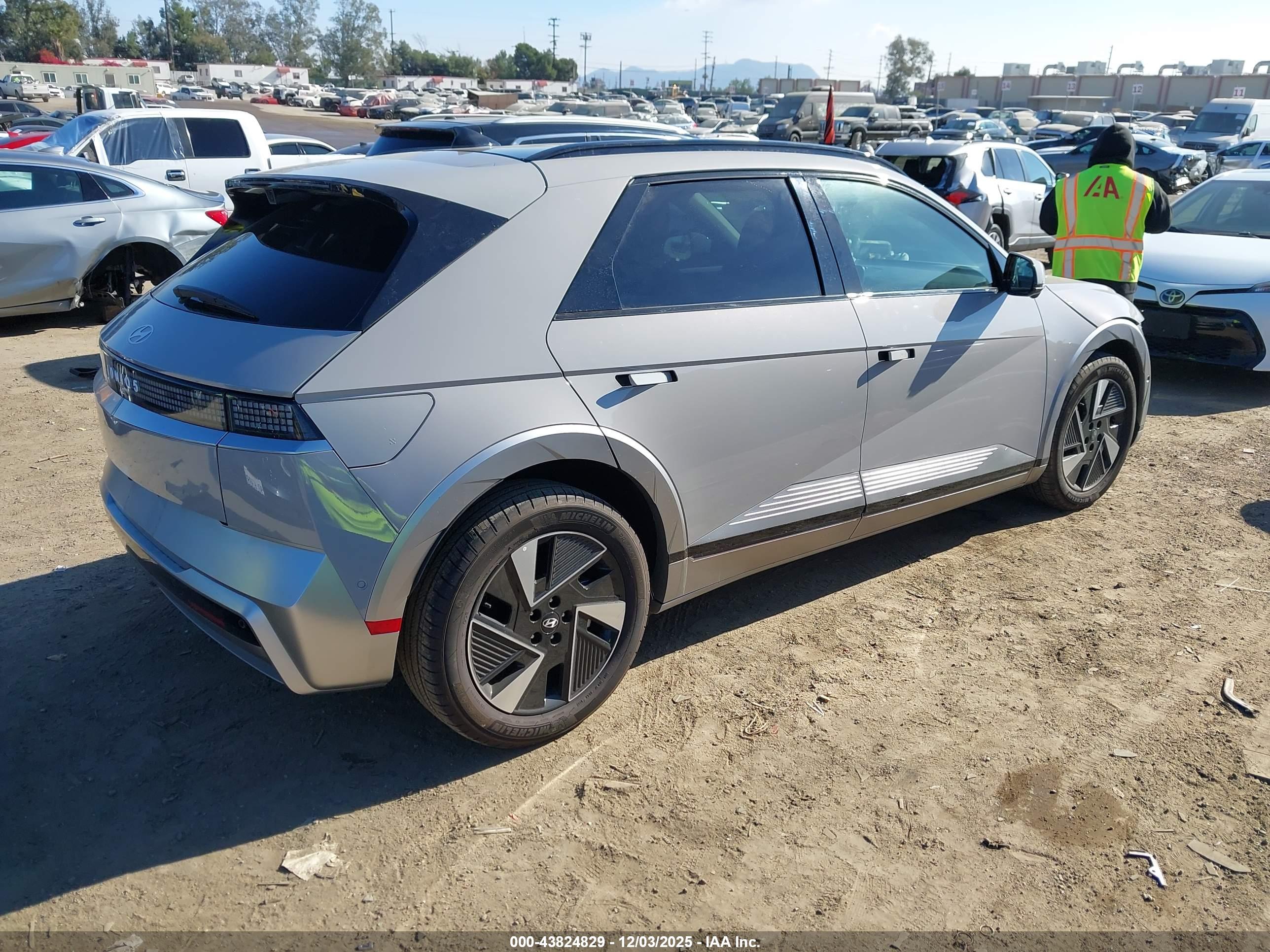 HYUNDAI IONIQ image 4
