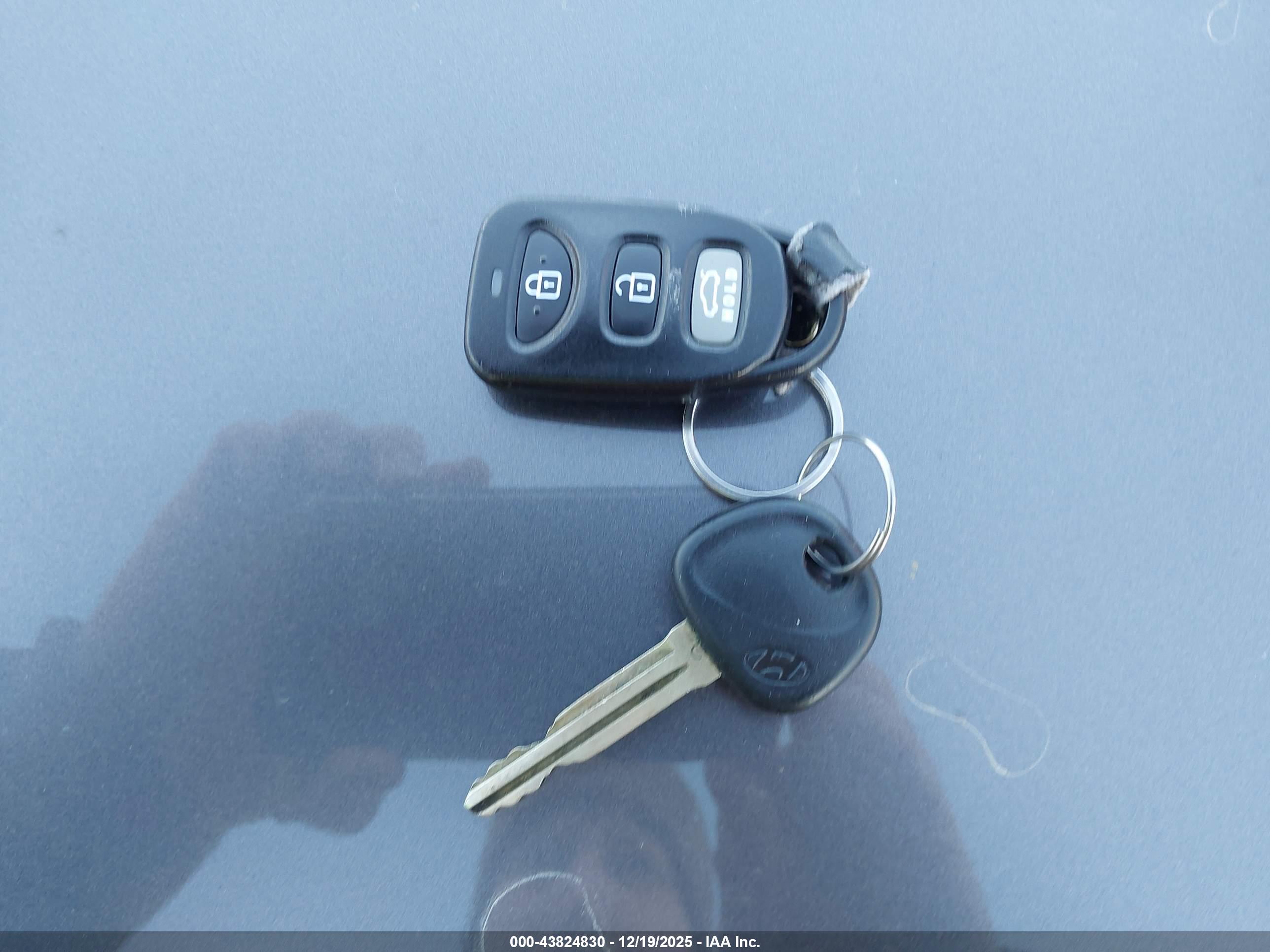HYUNDAI ELANTRA image 11