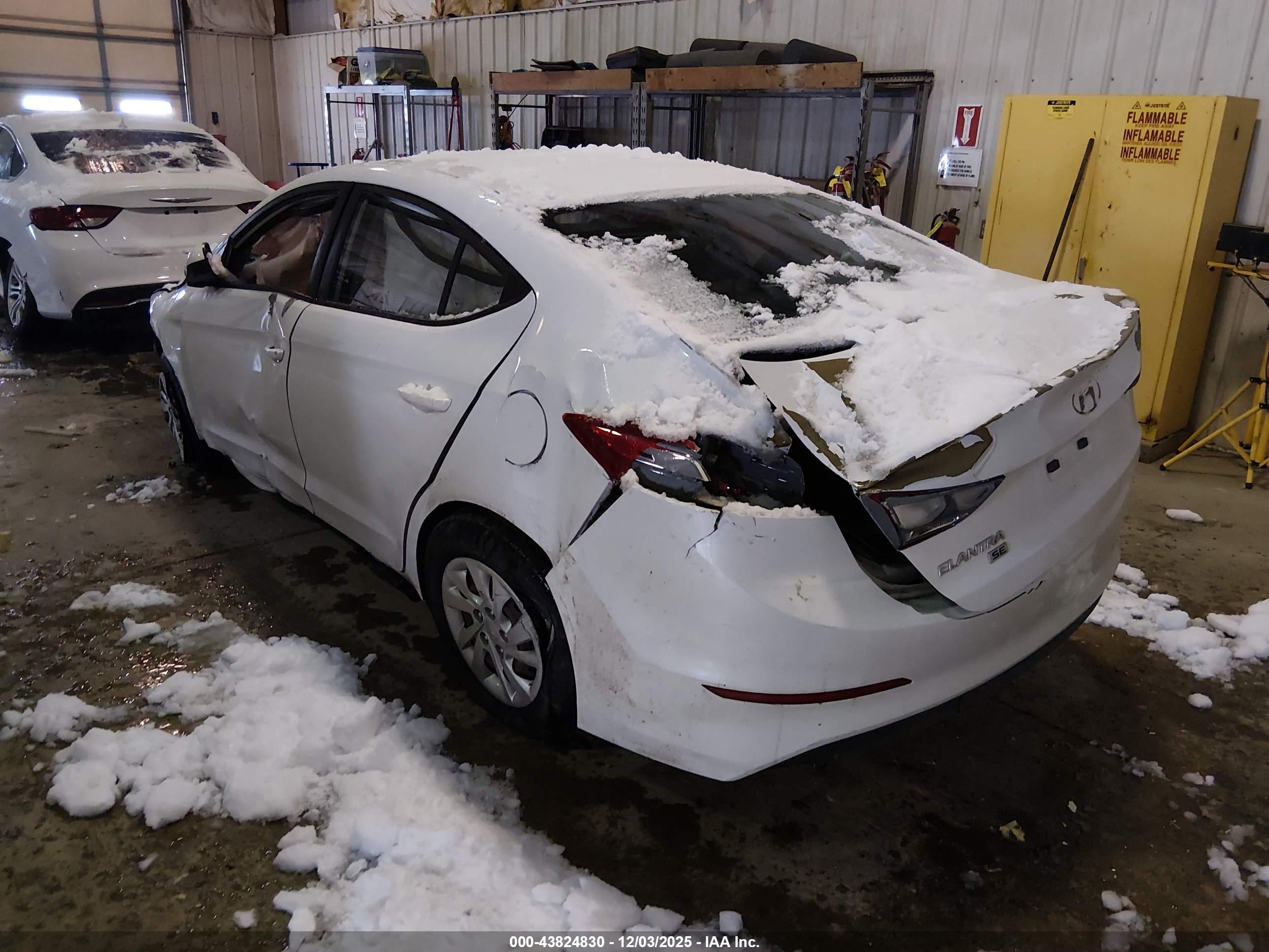 HYUNDAI ELANTRA image 3