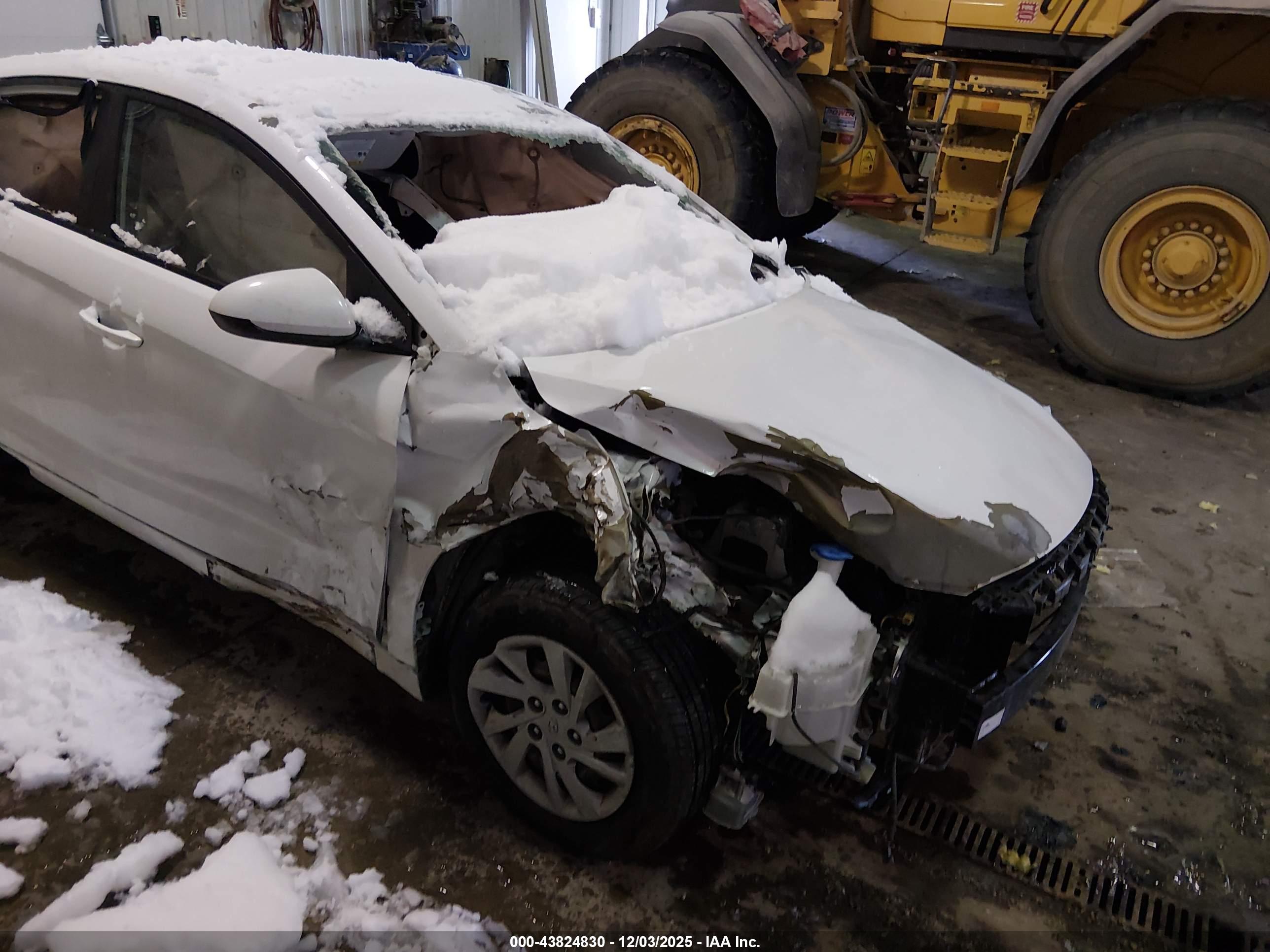HYUNDAI ELANTRA image 6