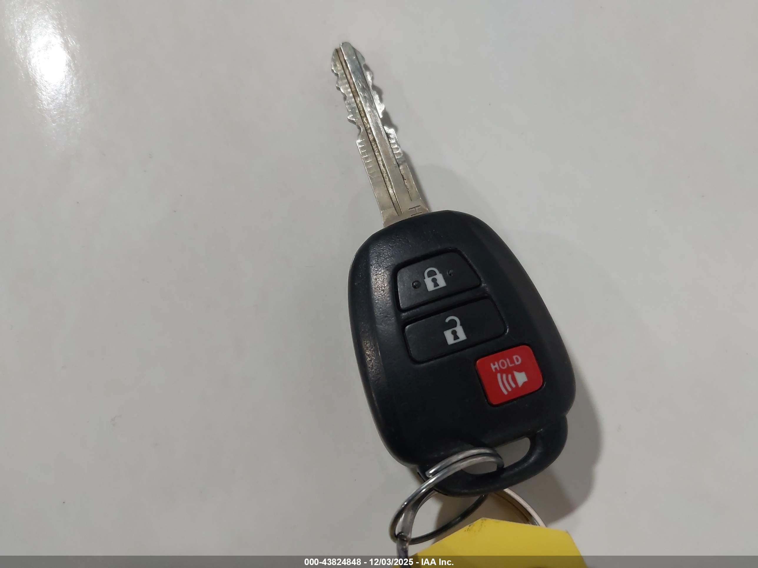 TOYOTA RAV4 image 11