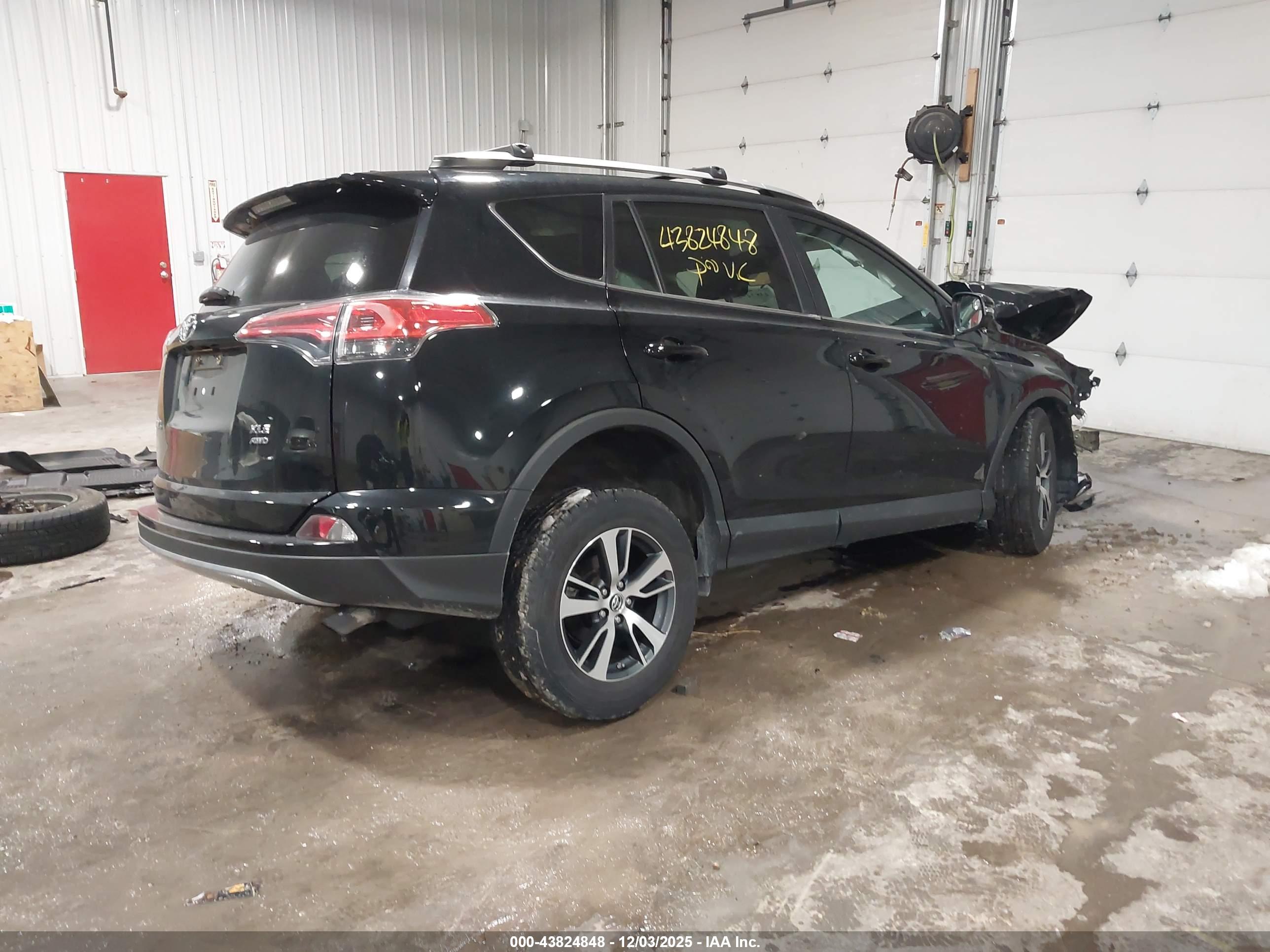 TOYOTA RAV4 image 4