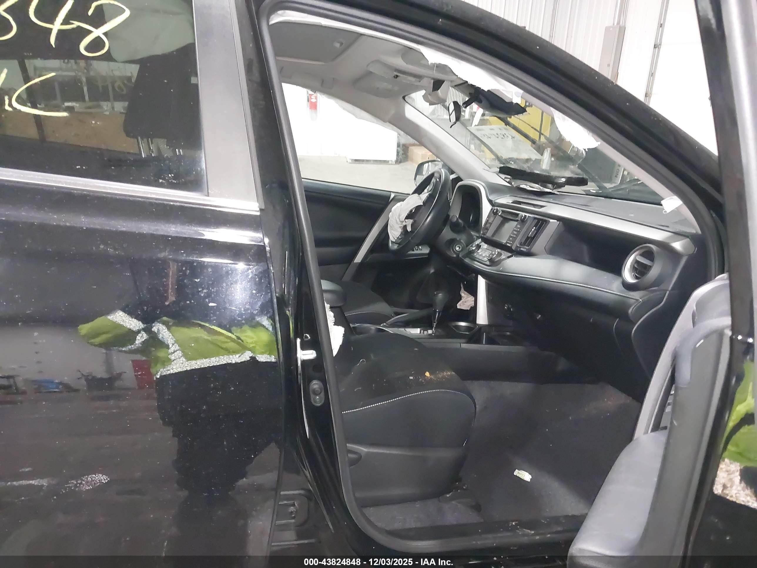 TOYOTA RAV4 image 5