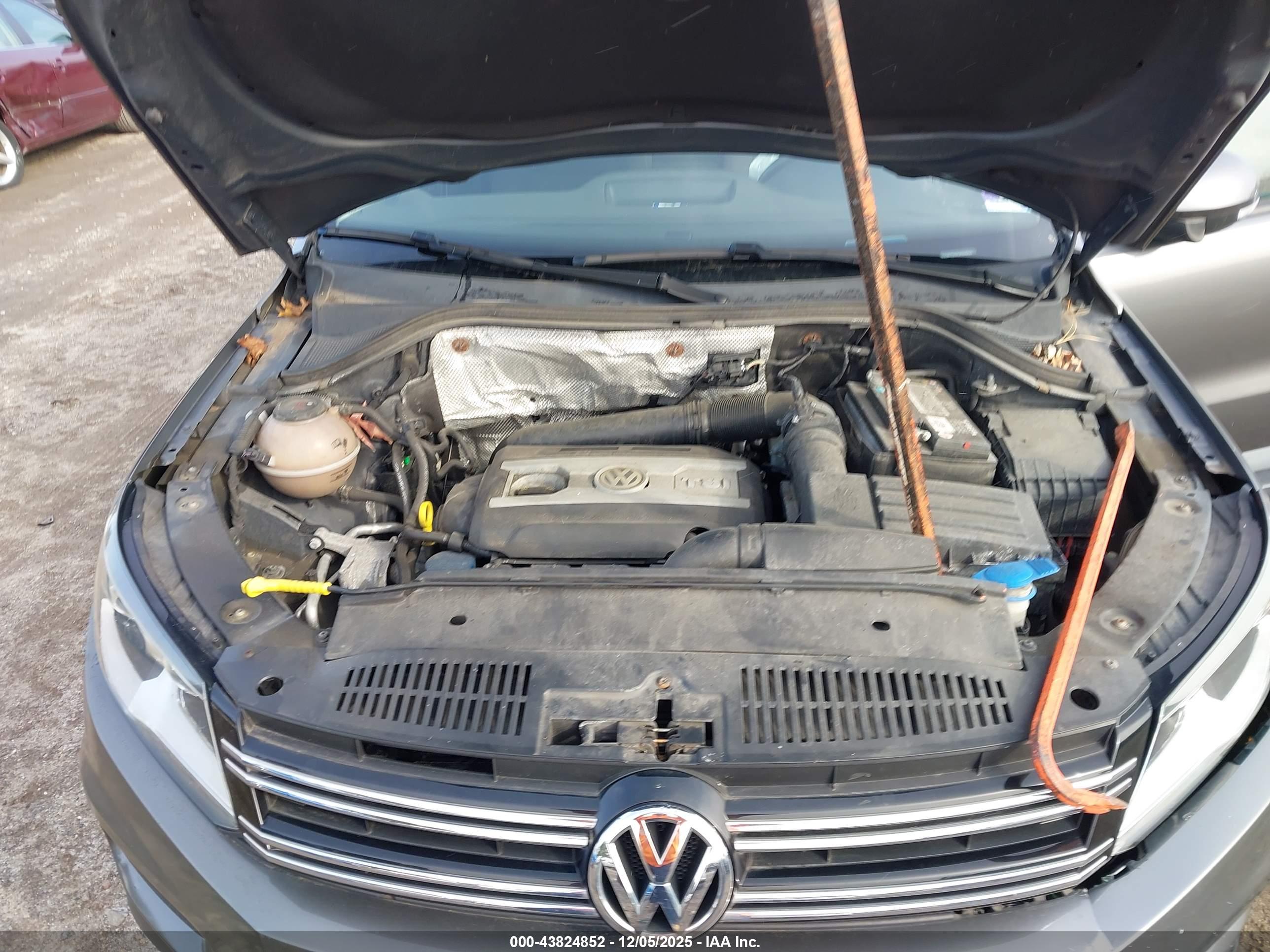 VOLKSWAGEN TIGUAN image 10