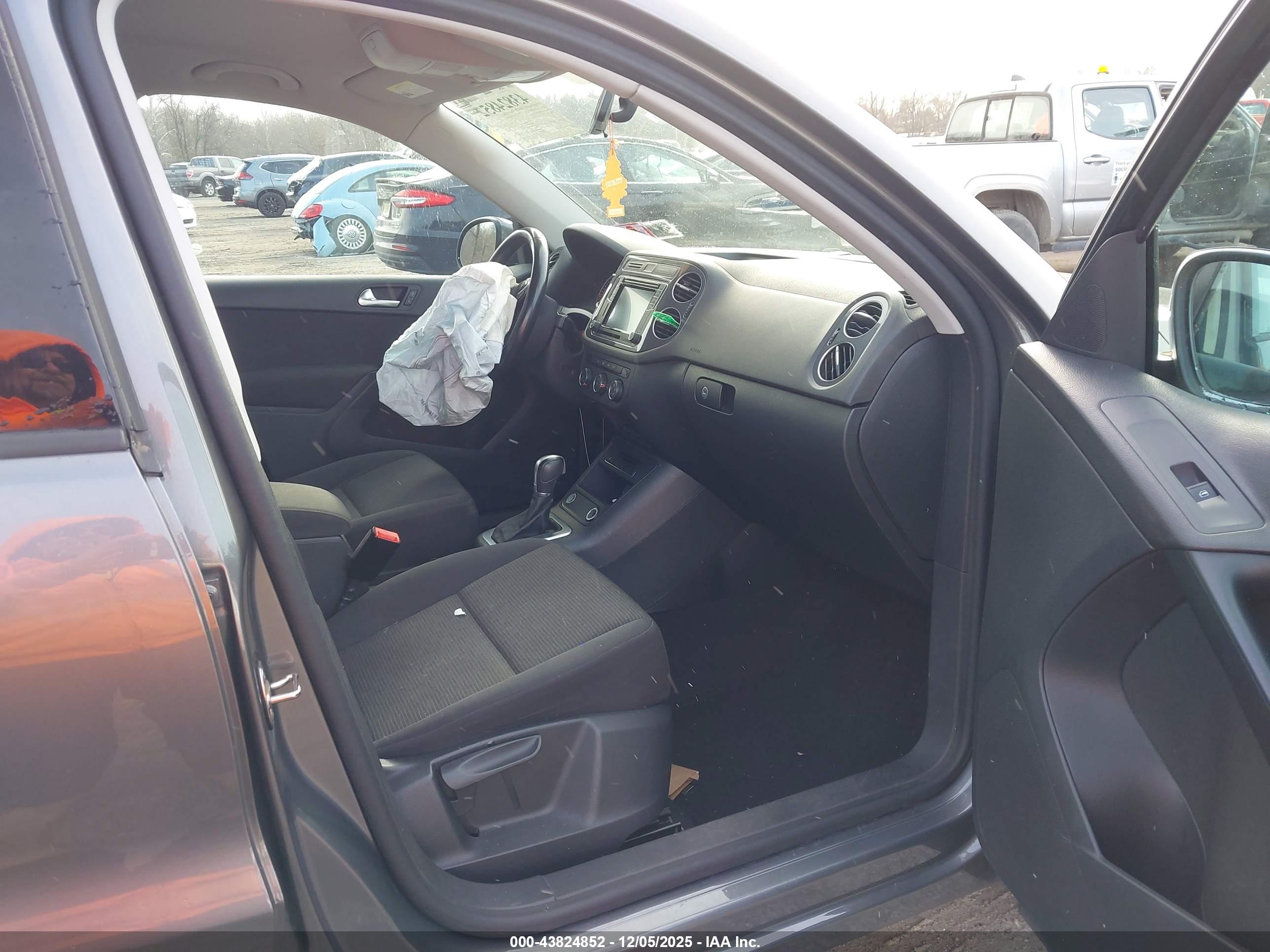 VOLKSWAGEN TIGUAN image 5