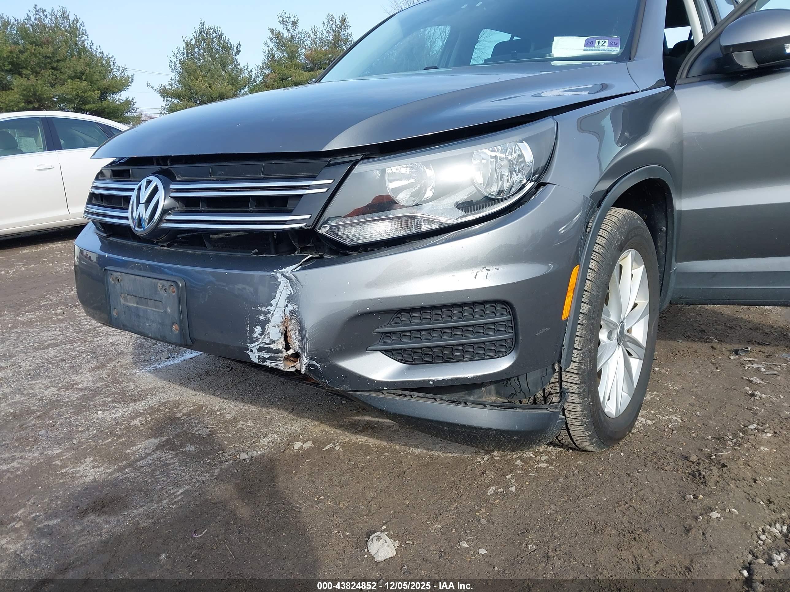 VOLKSWAGEN TIGUAN image 6