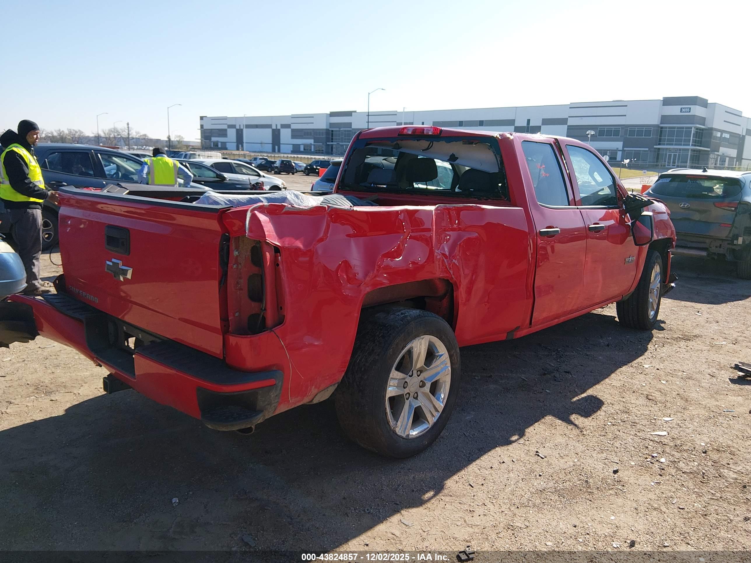 CHEVROLET SILVERADO image 4
