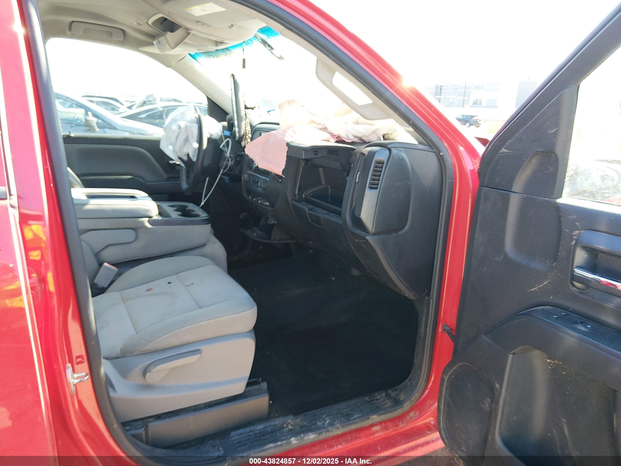 CHEVROLET SILVERADO image 5