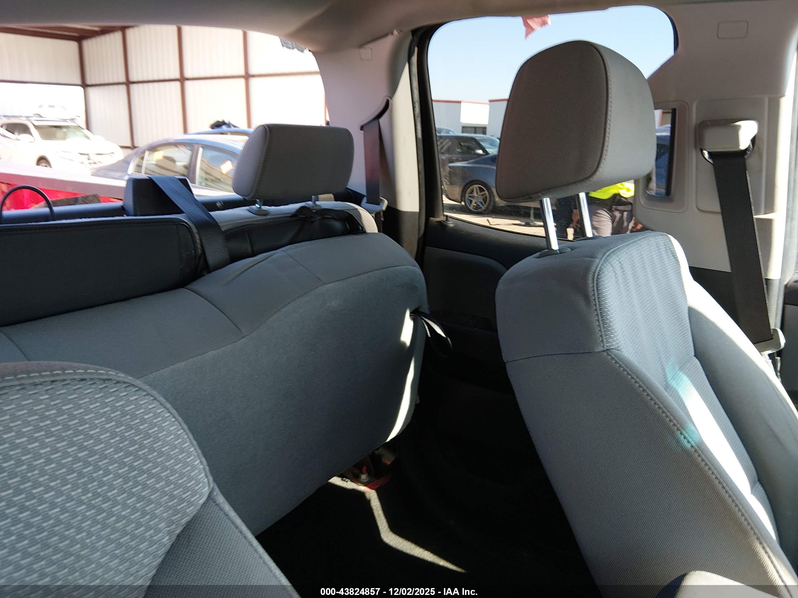 CHEVROLET SILVERADO image 8