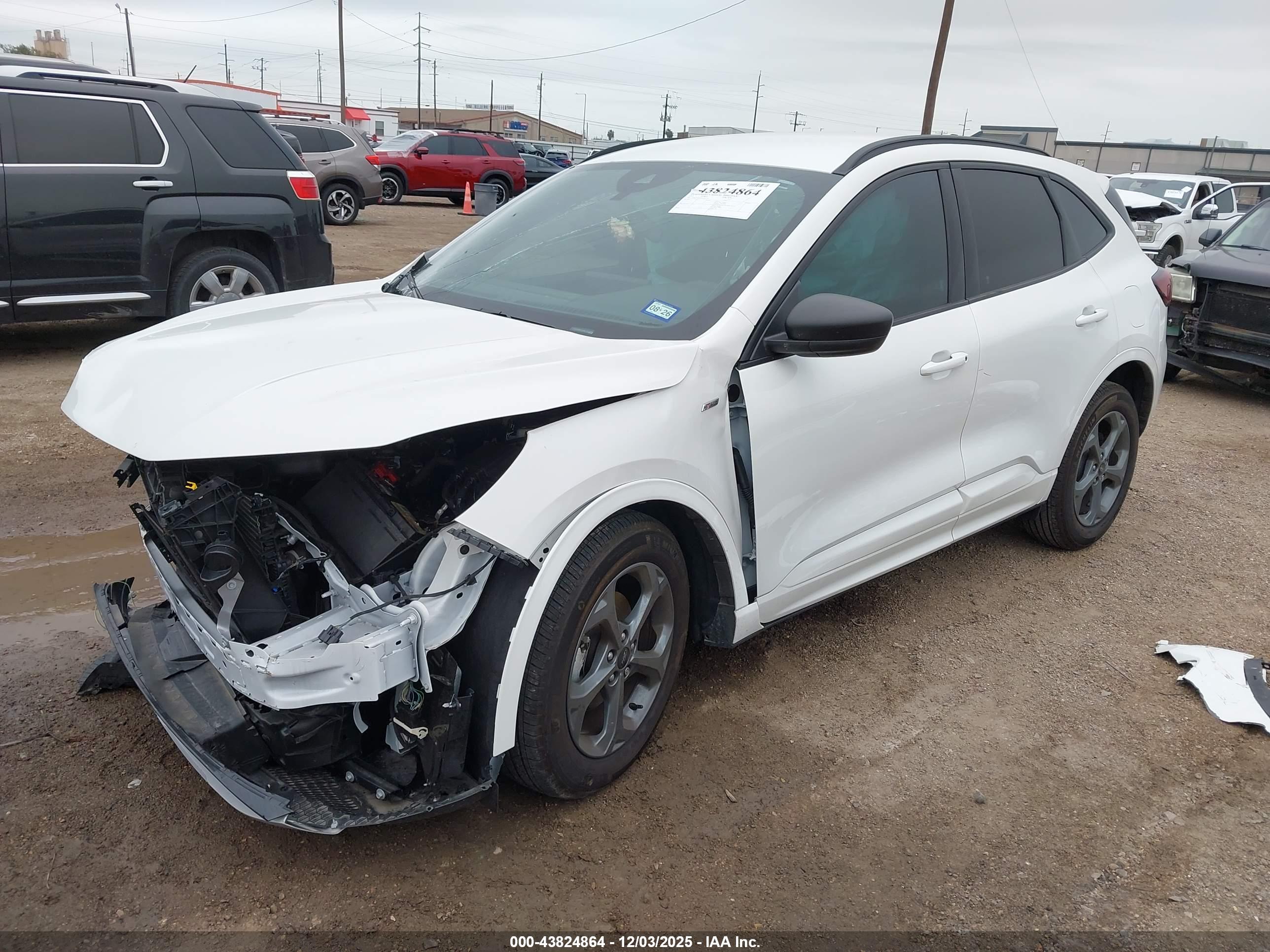 FORD ESCAPE image 2
