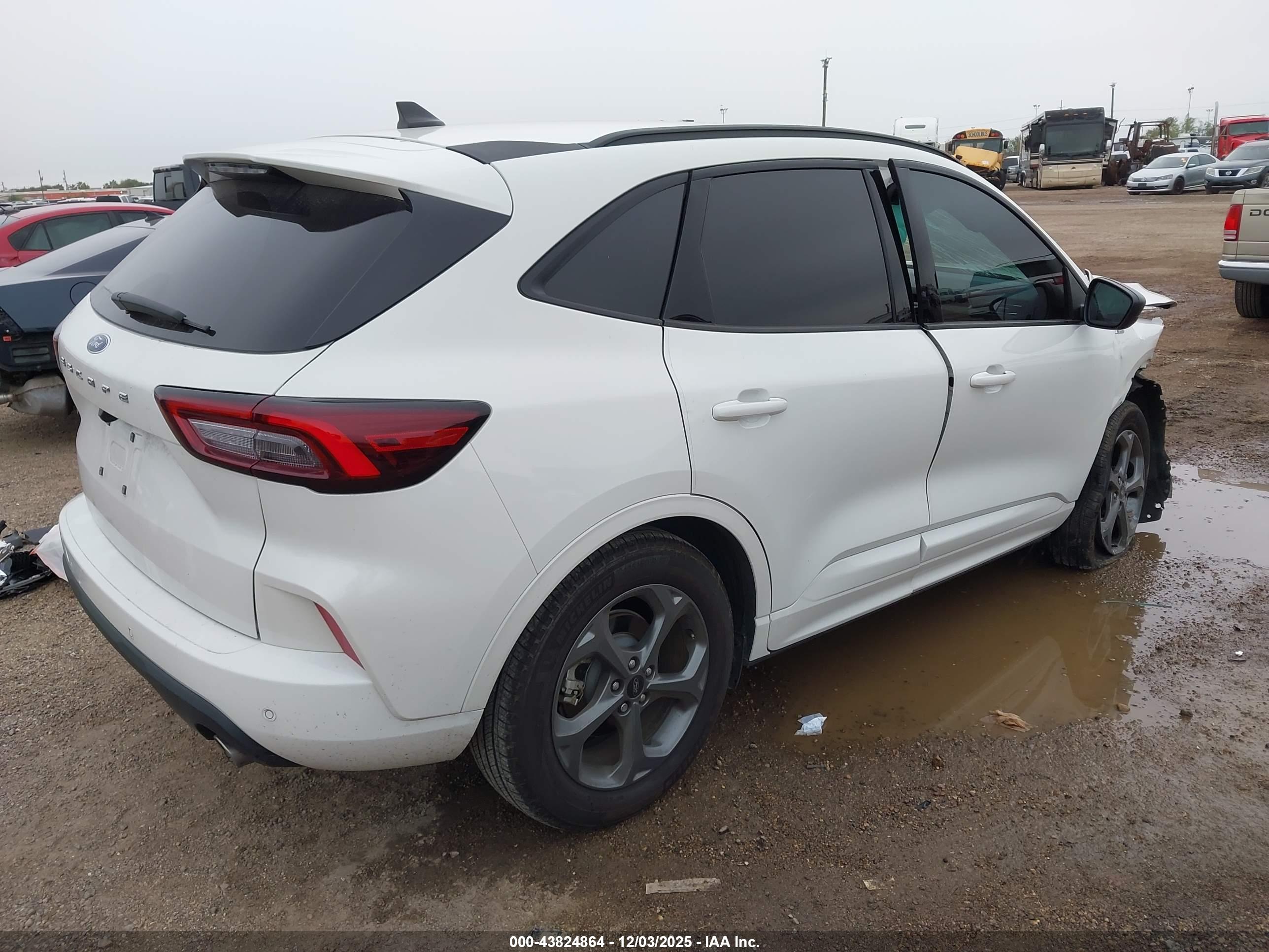 FORD ESCAPE image 4