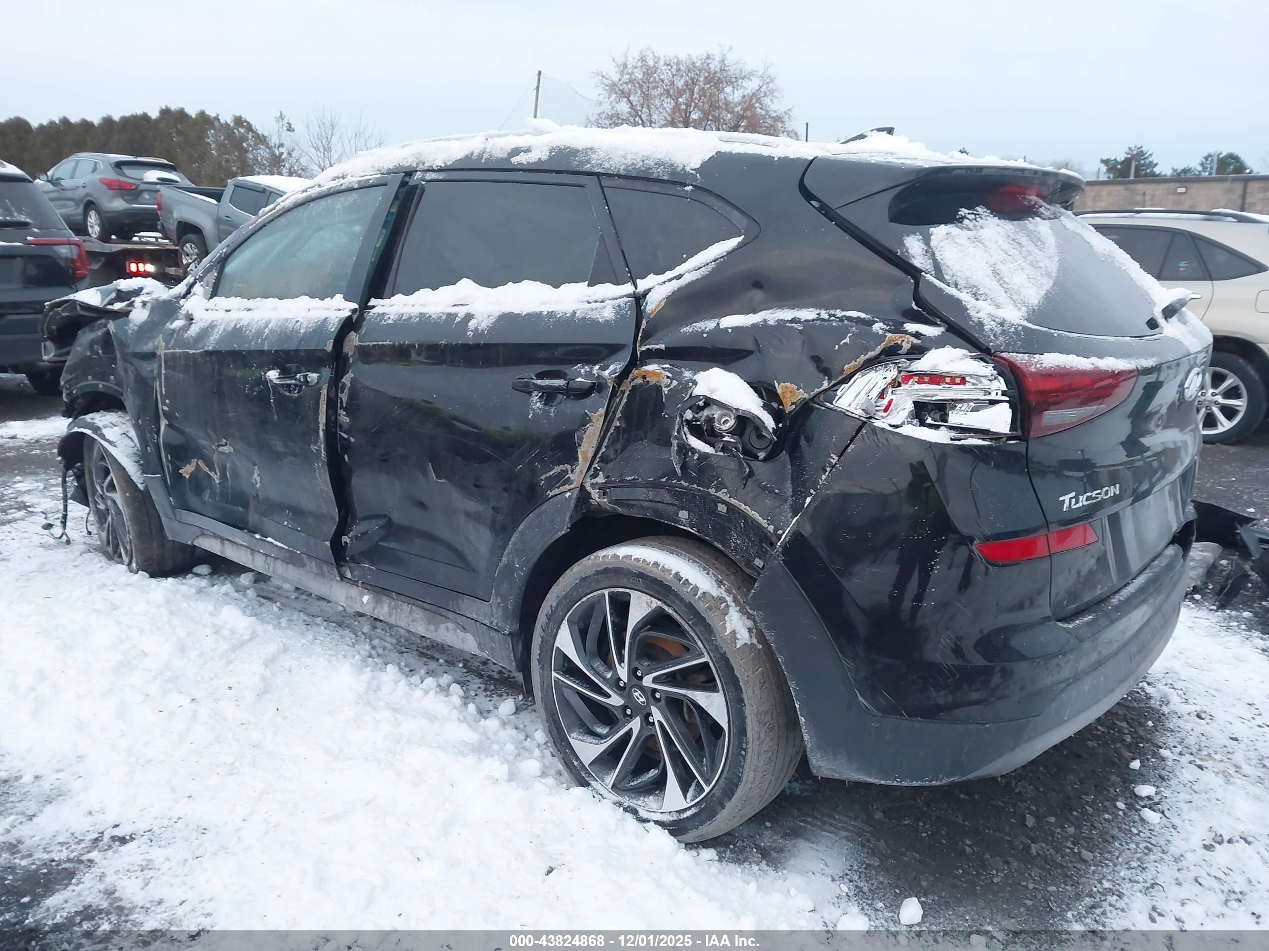 HYUNDAI TUCSON image 3