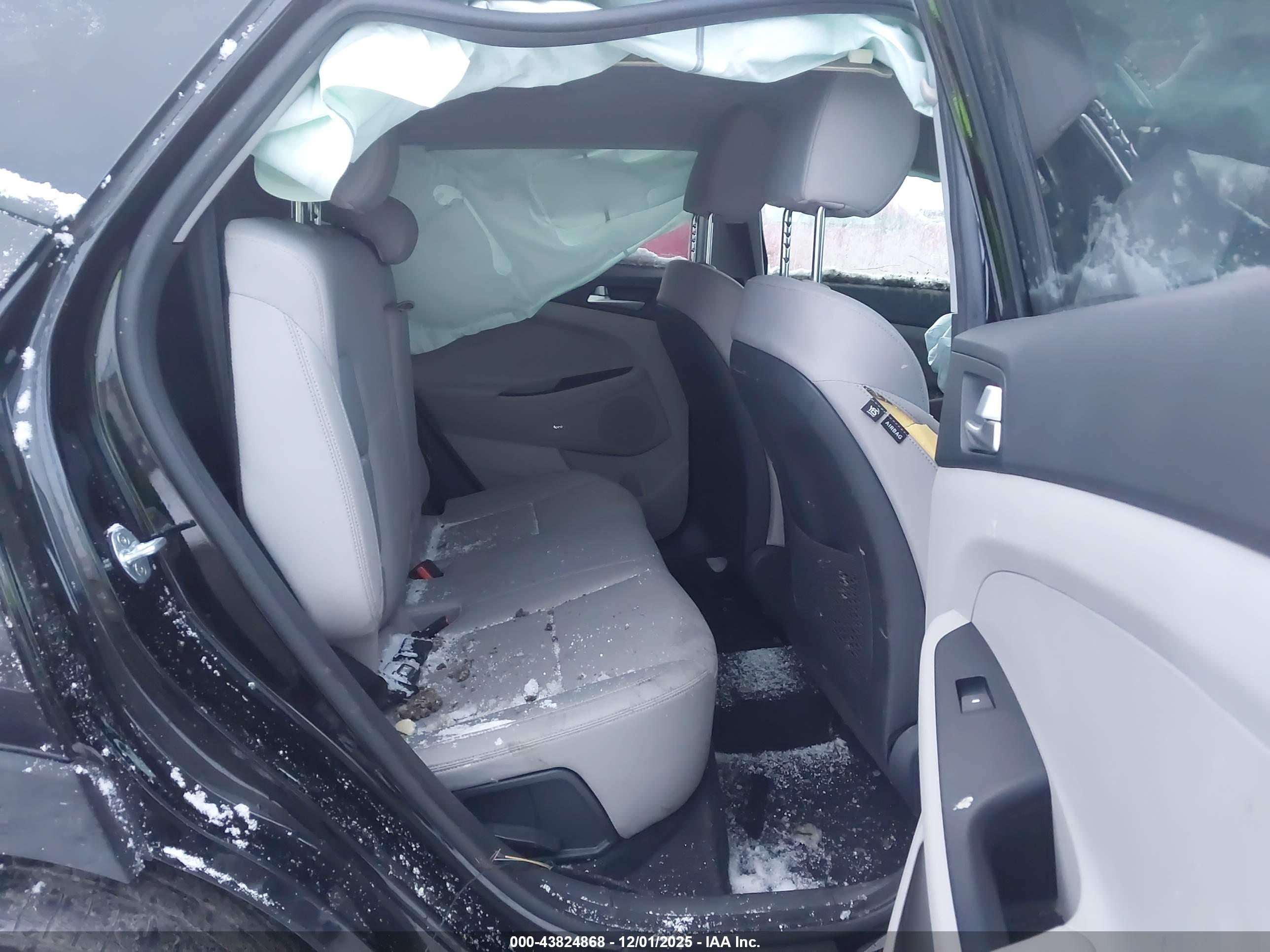 HYUNDAI TUCSON image 8