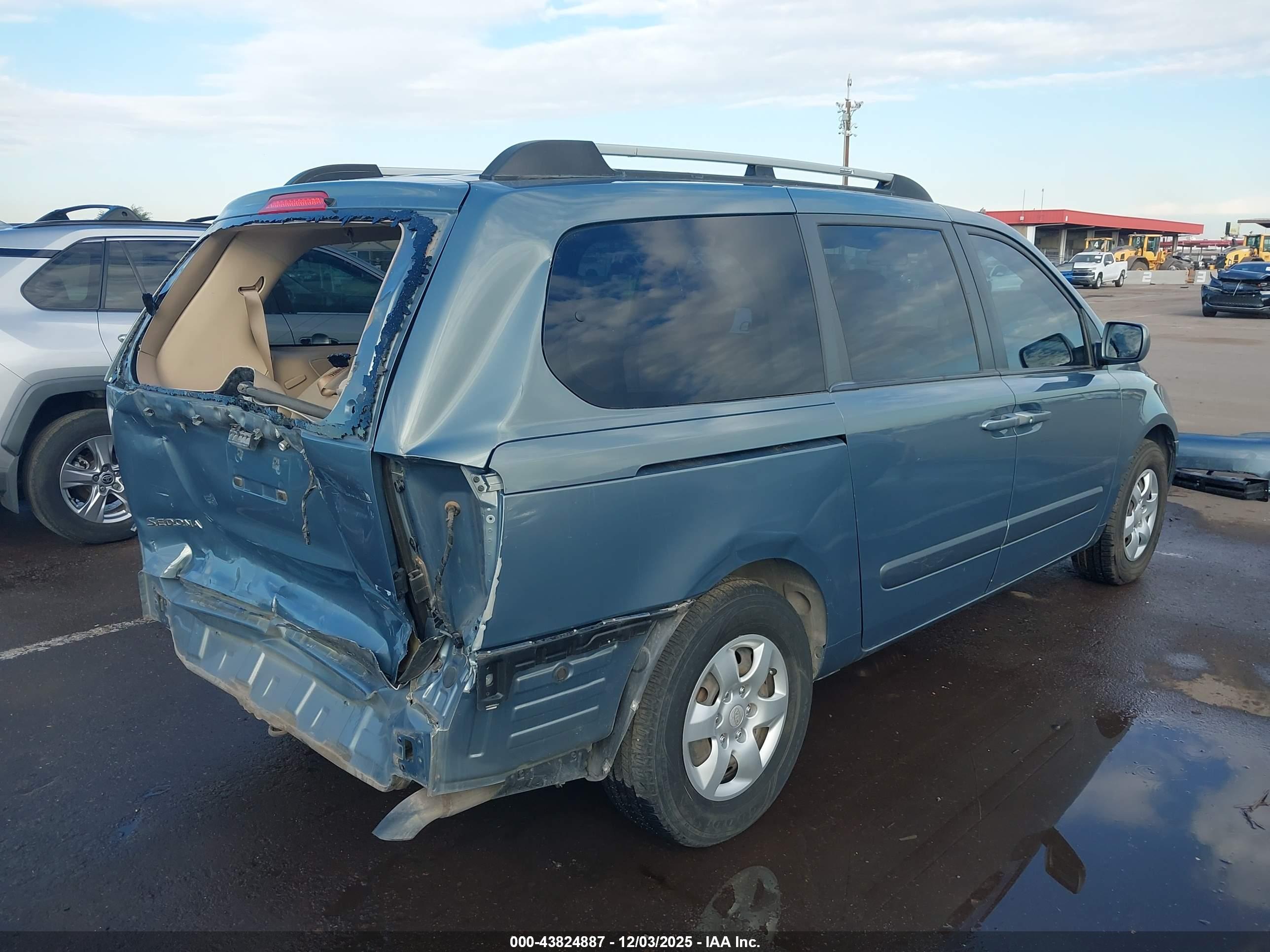 KIA SEDONA image 4